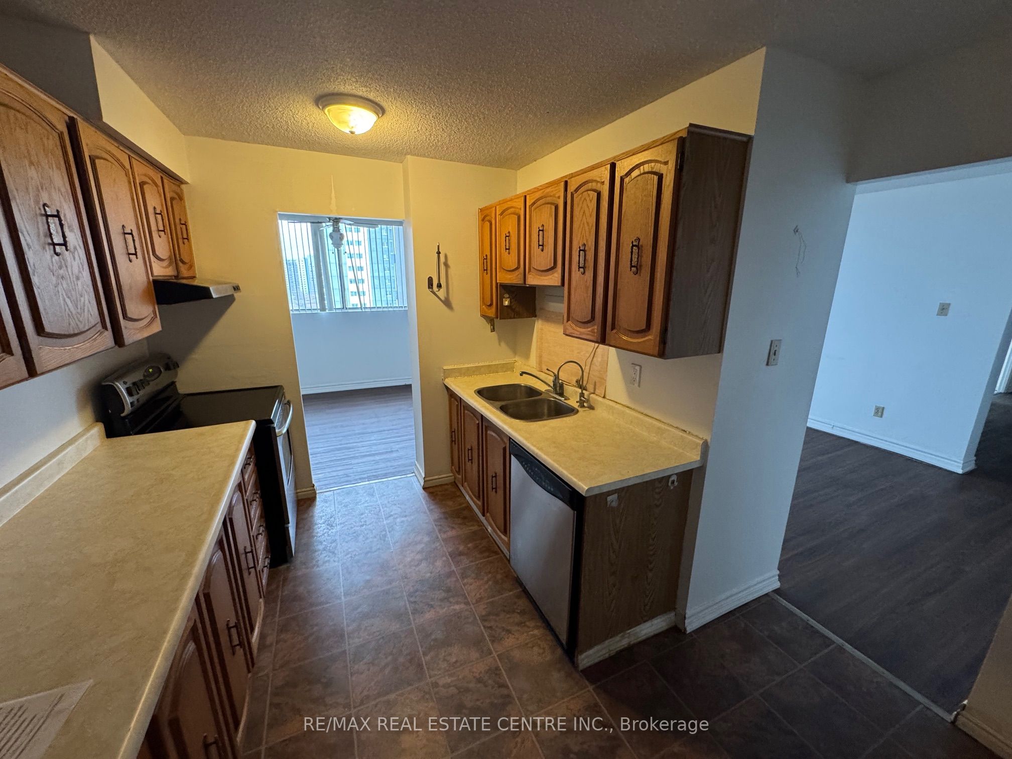 375 King Street N 603