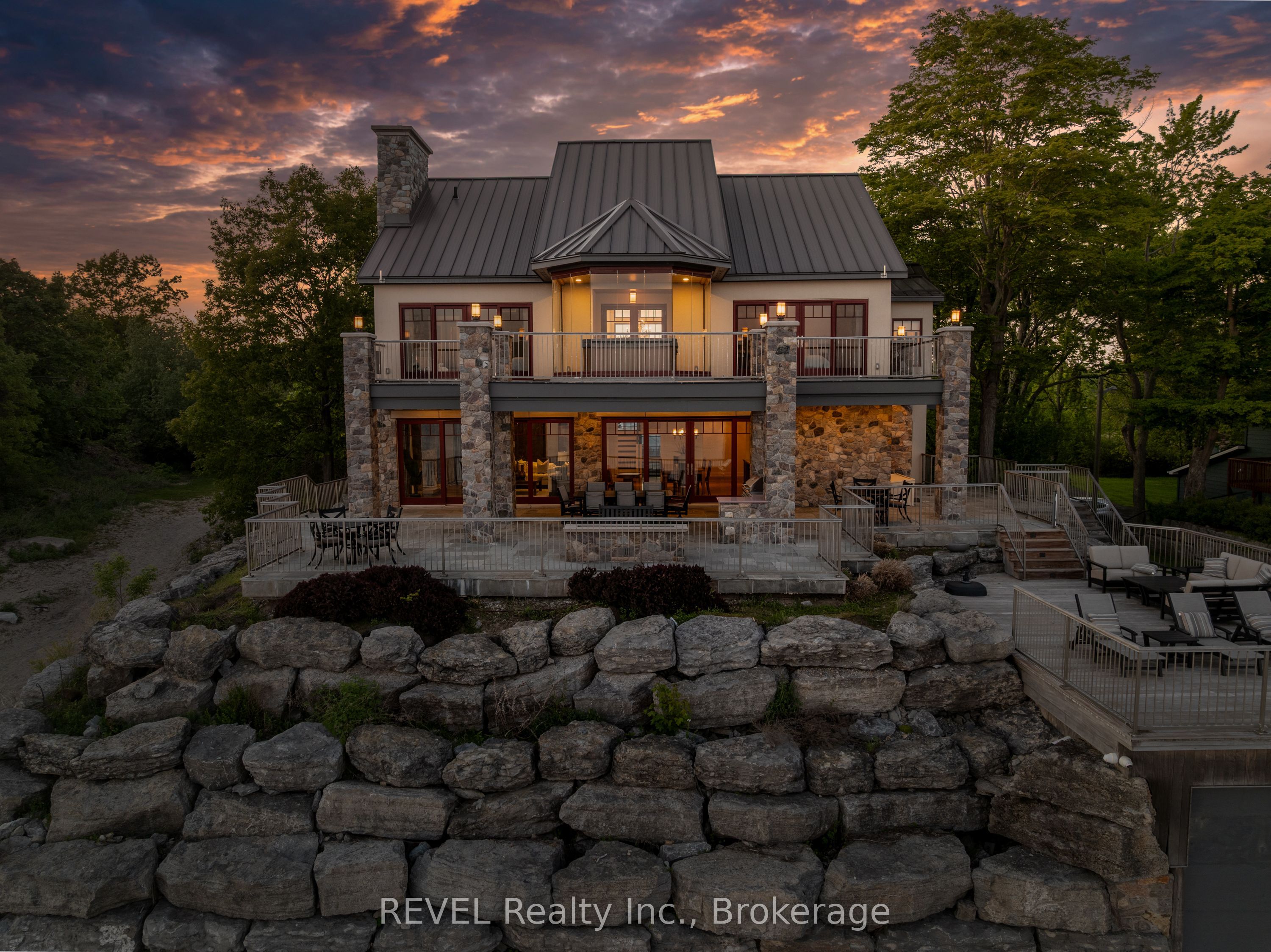 3067 Thunder Bay Road