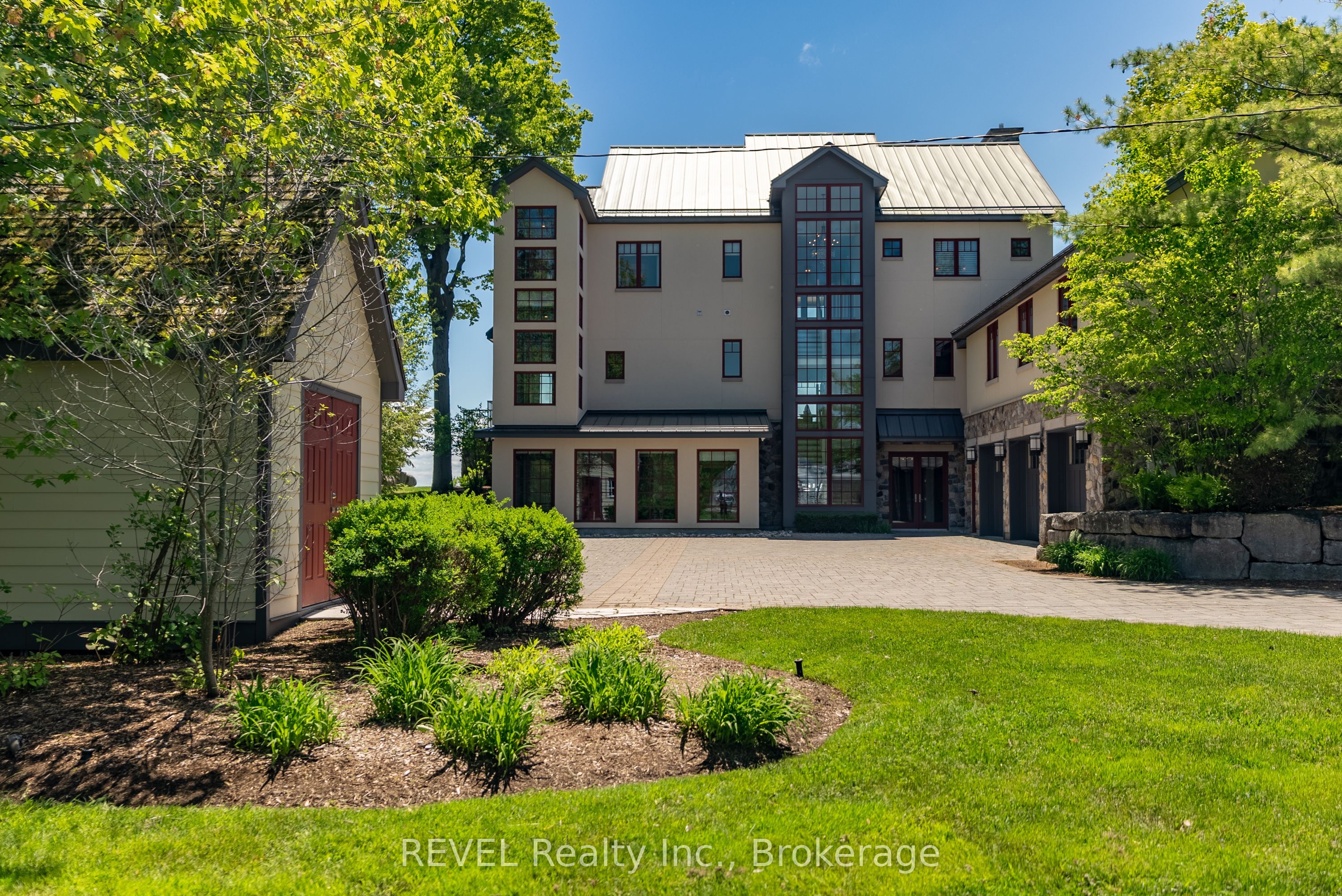 3067 Thunder Bay Road