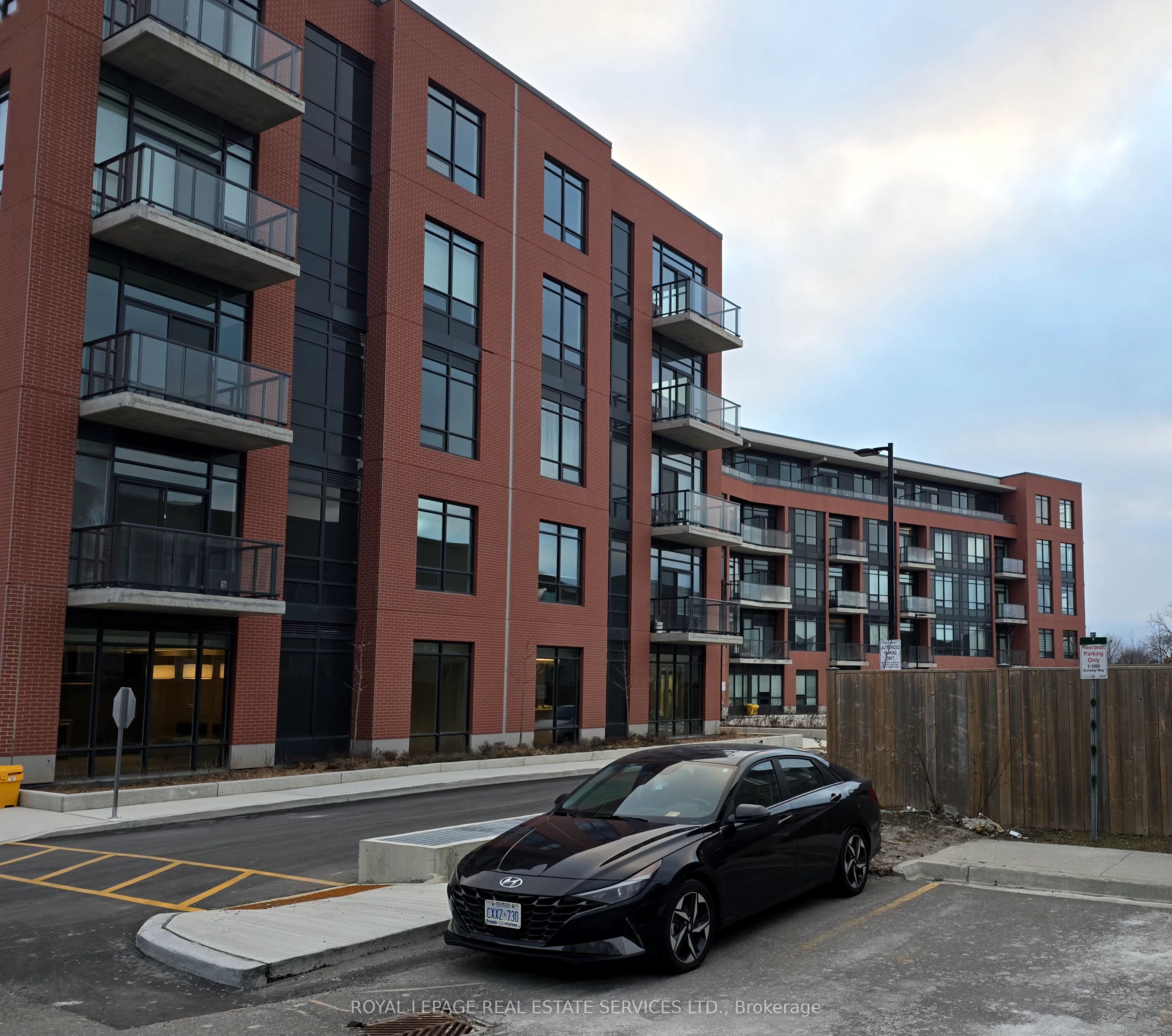 1010 Dundas Street E 518
