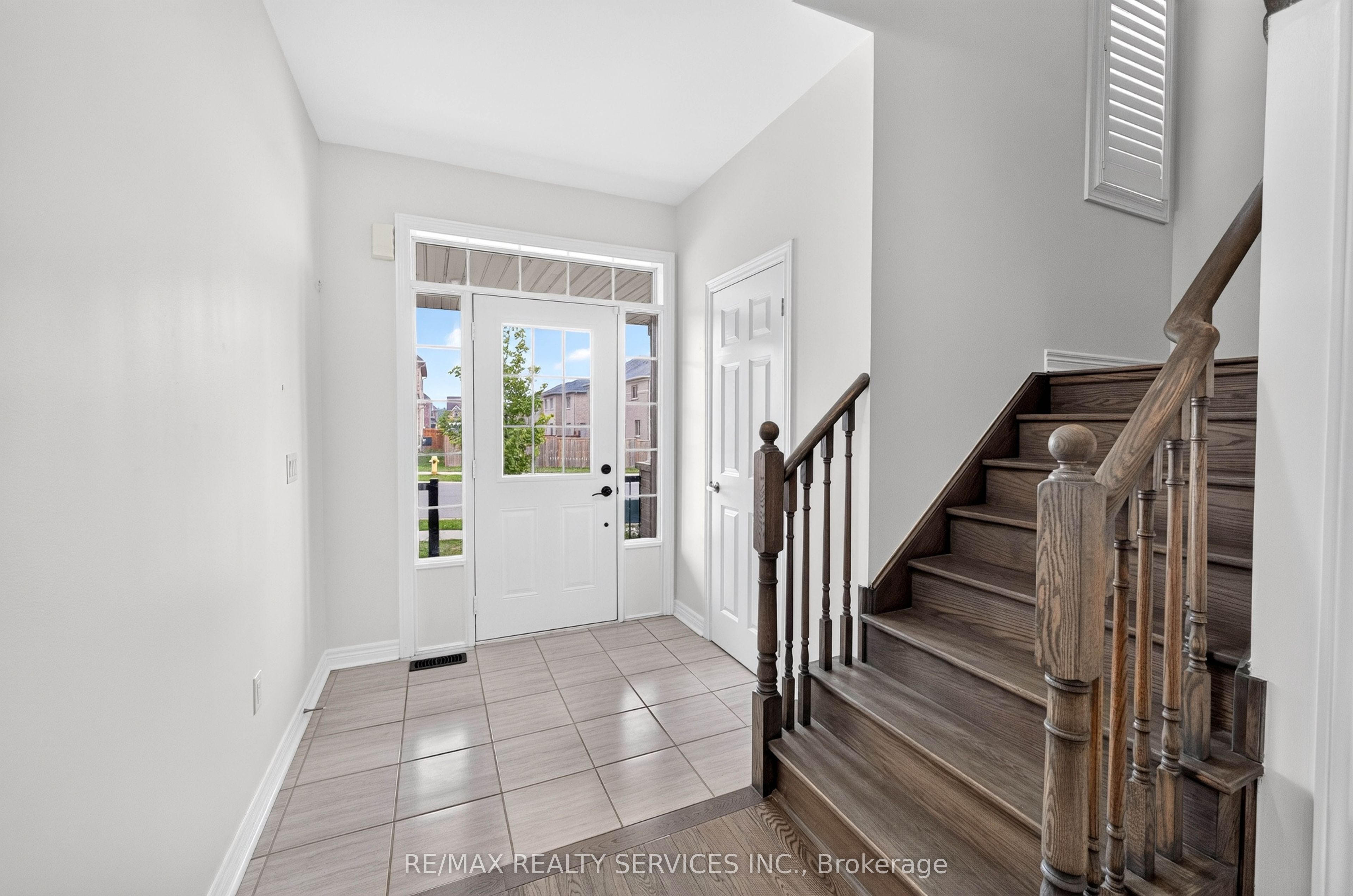 1149 Upper Thames Drive