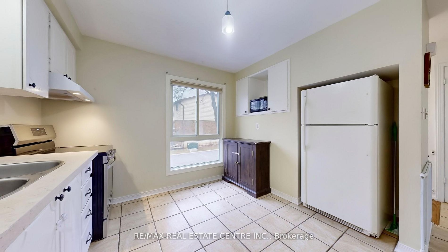 355 Ontario Street N