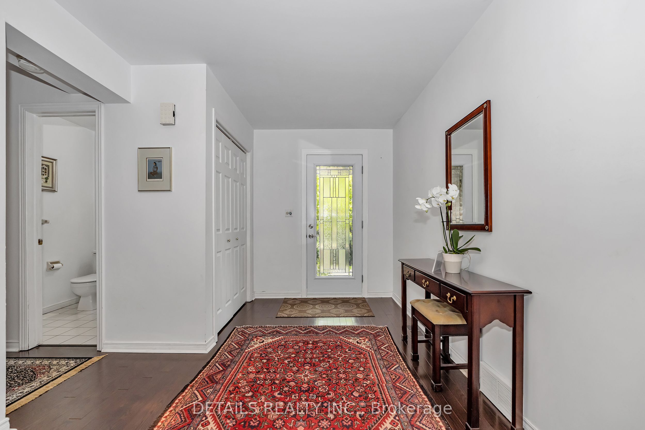 1020 Ambleside Crescent