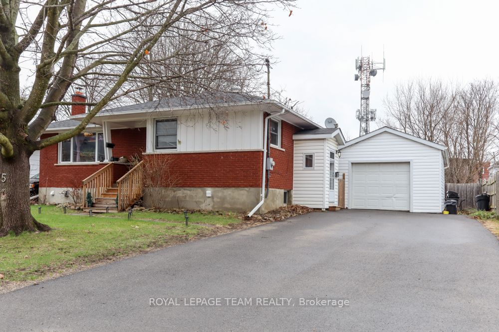 75 Winnifred Street N