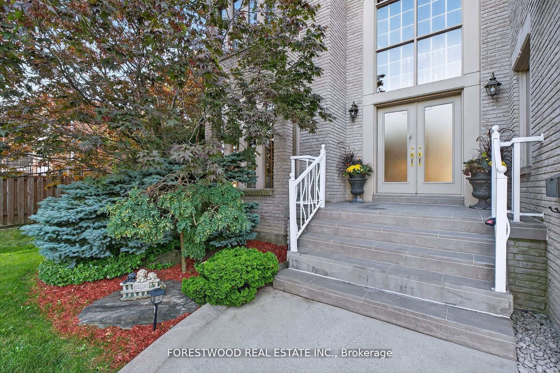 971 Lovingston Crescent