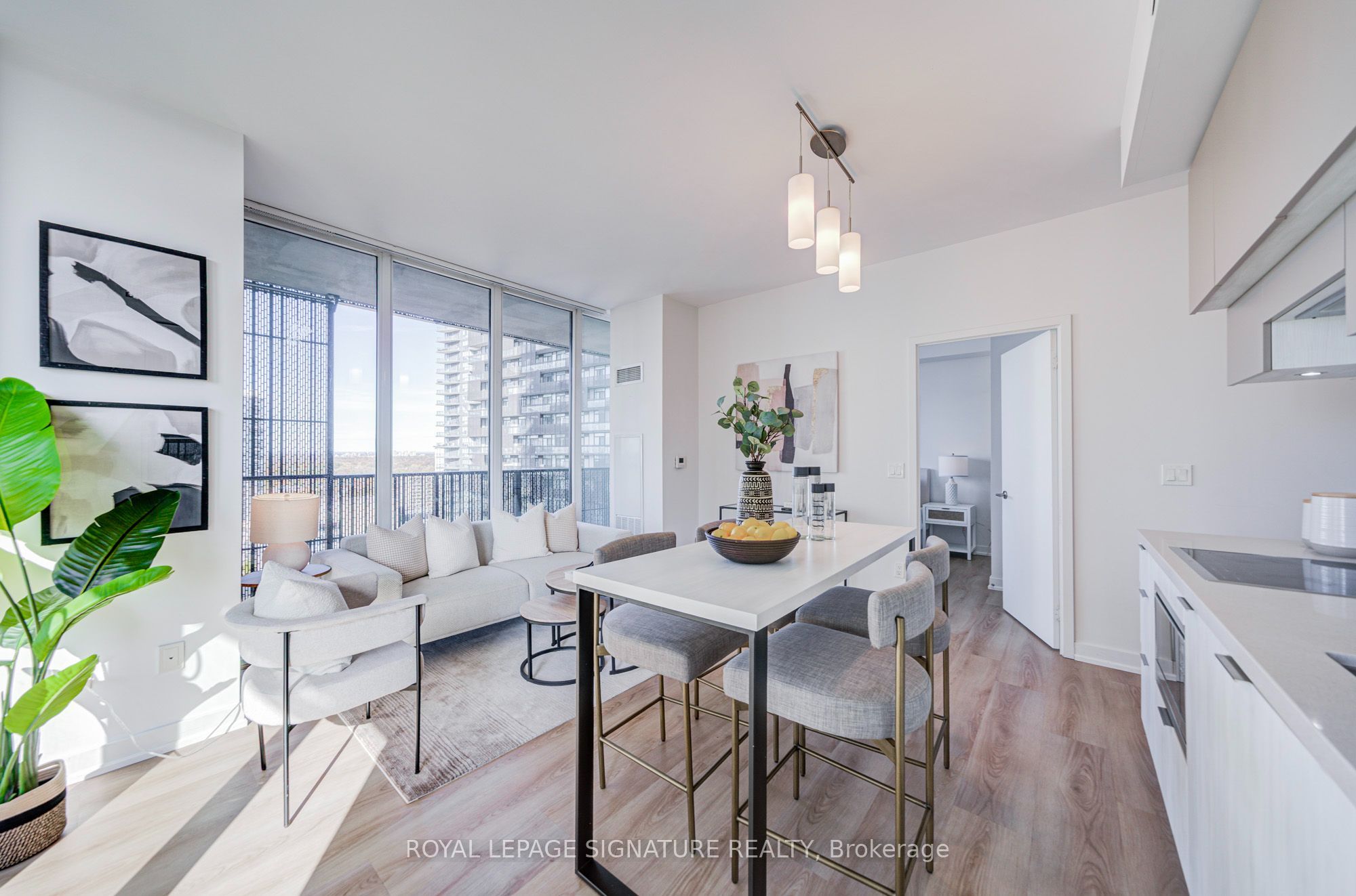 8 Eglinton Avenue E 1705