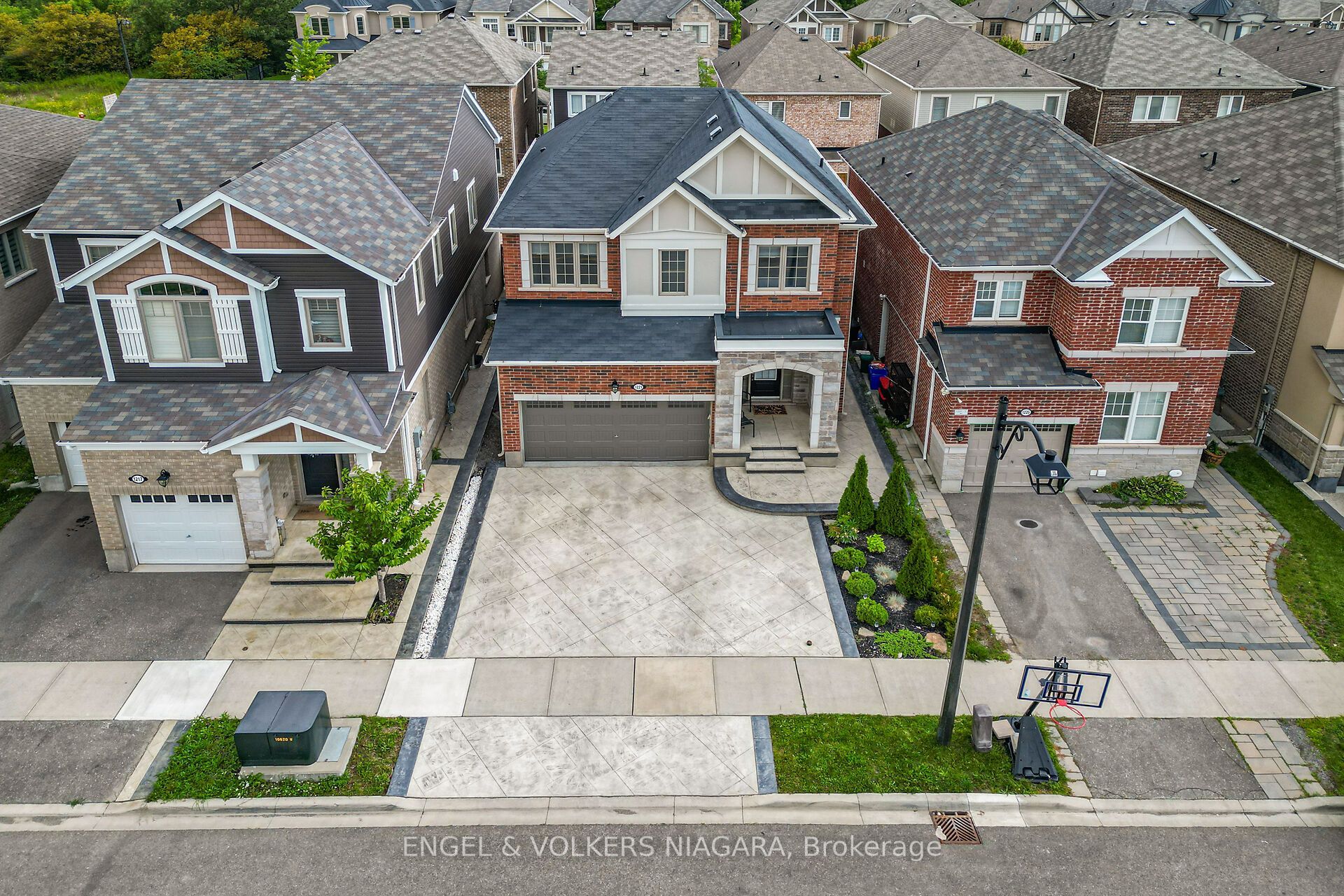 1221 Rose Way S