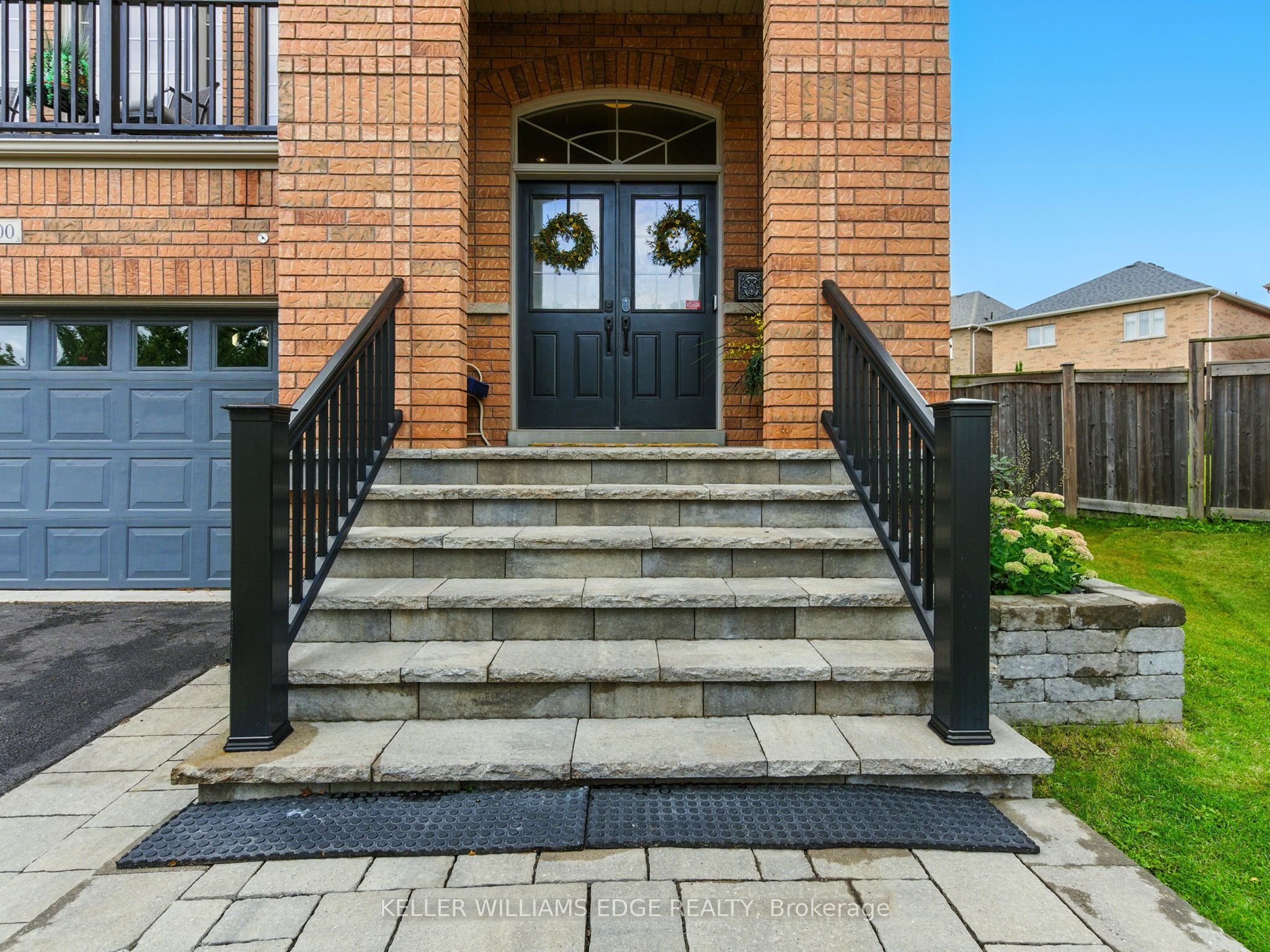 200 Giddings Crescent E