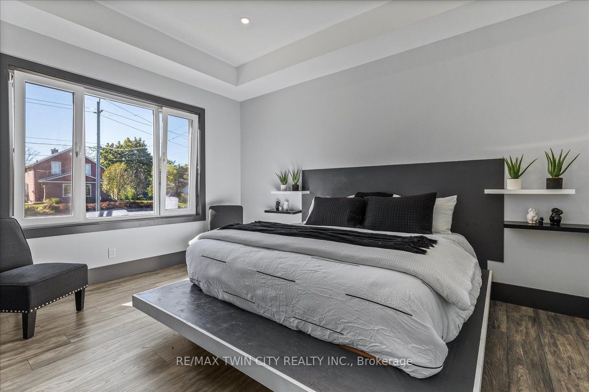 404 Montrose Street N