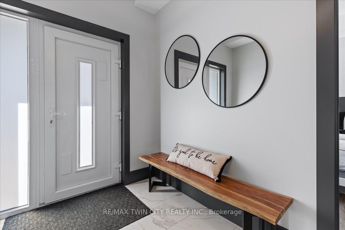 404 Montrose Street N