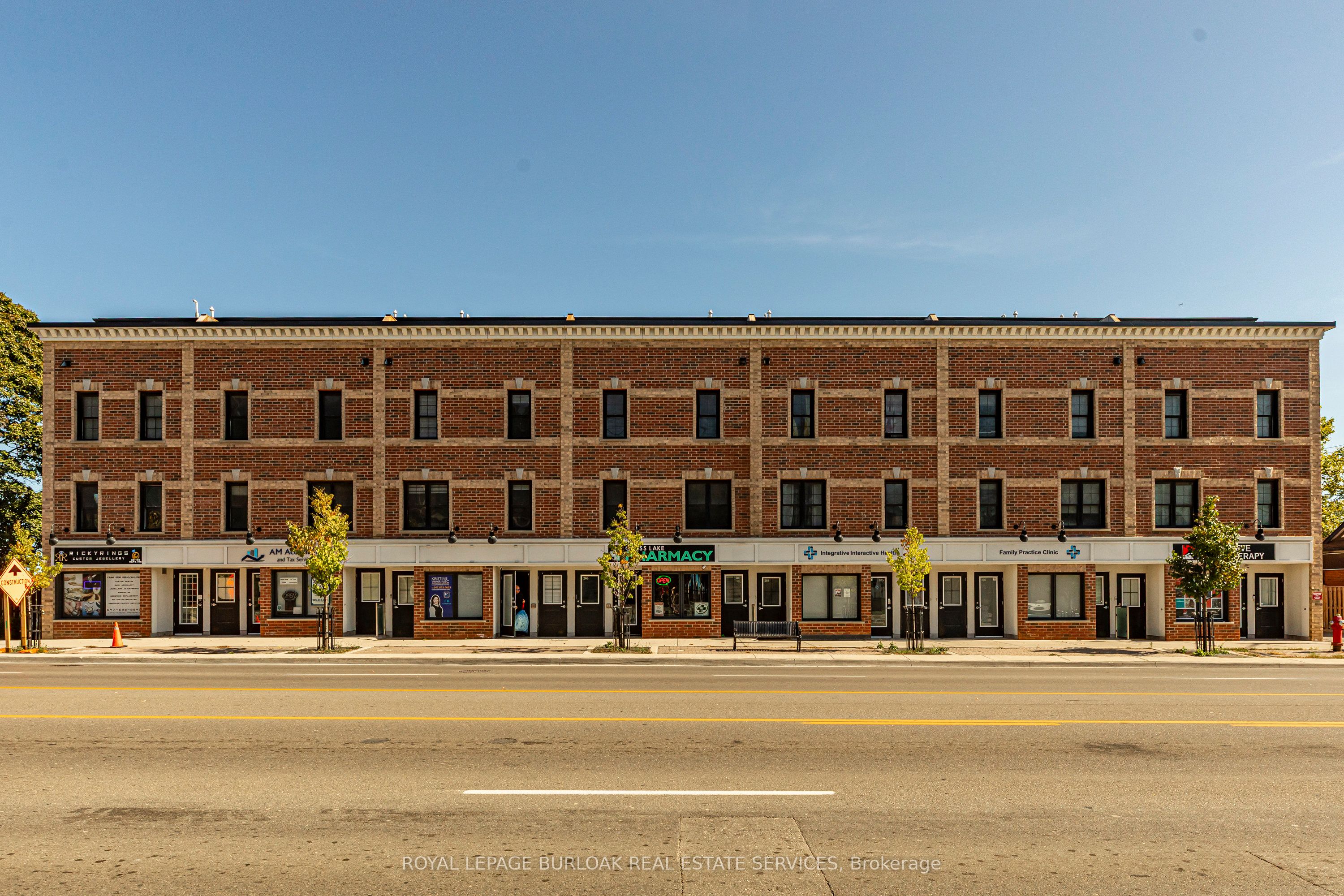760 Lakeshore Road E 207
