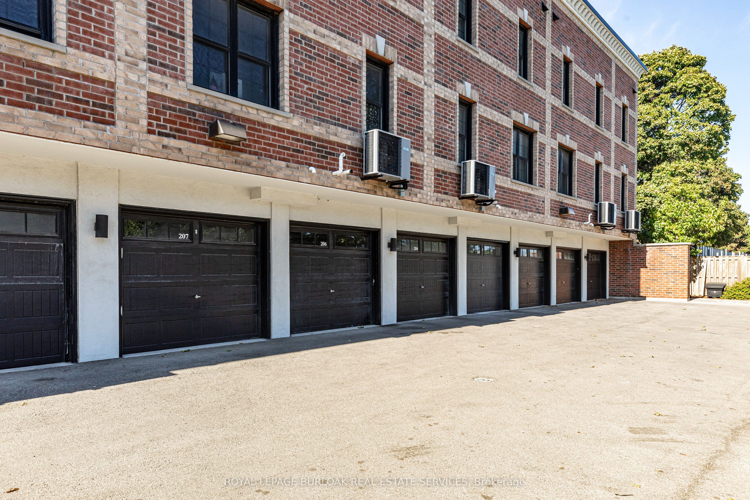 760 Lakeshore Road E 207