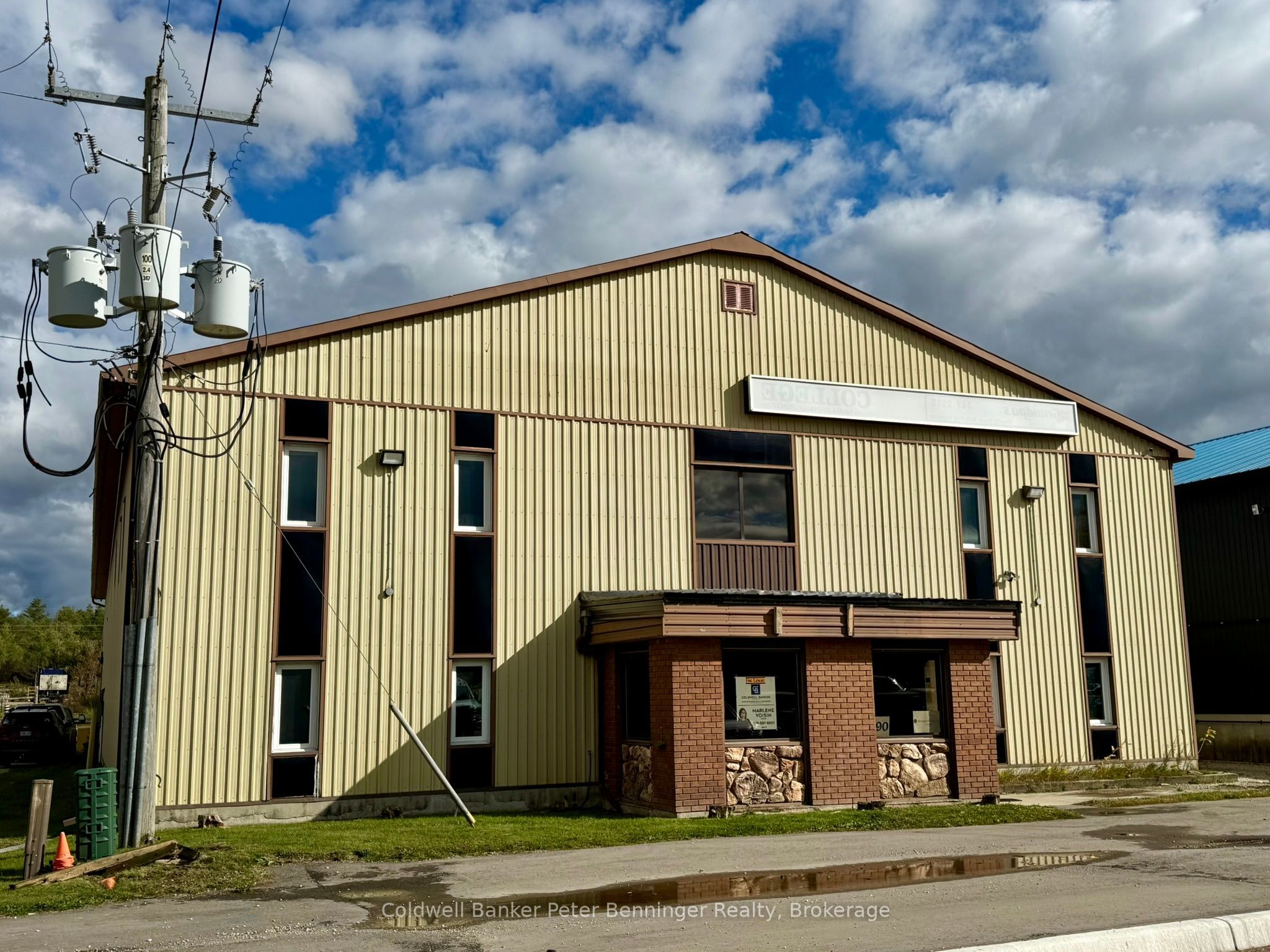 190 Elizabeth Street E