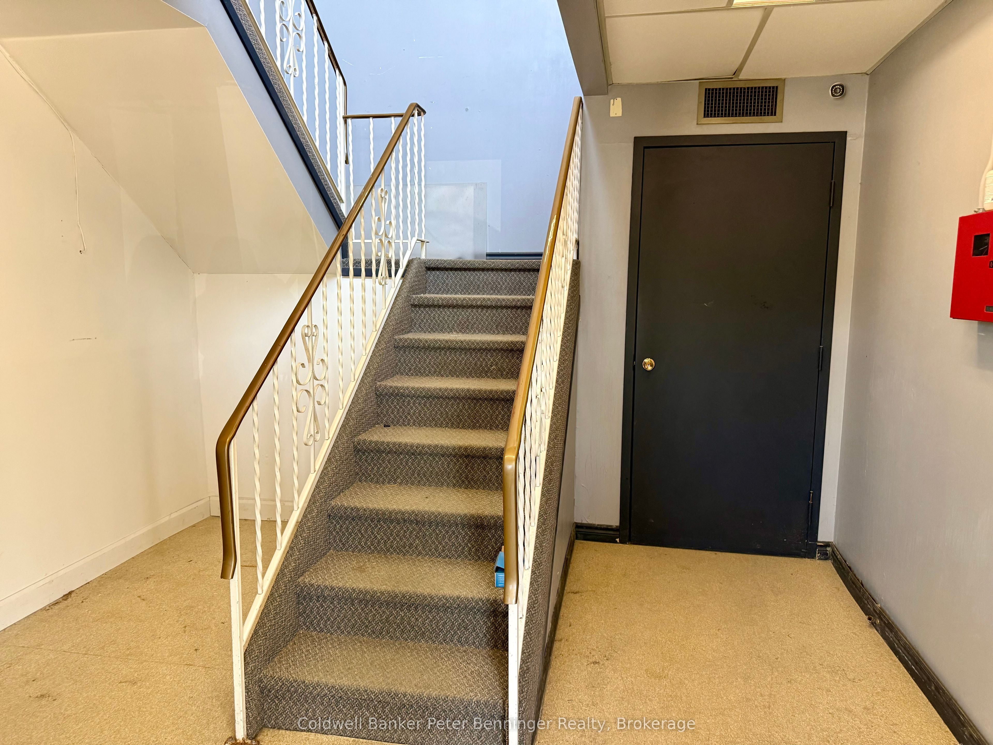 190 Elizabeth Street E