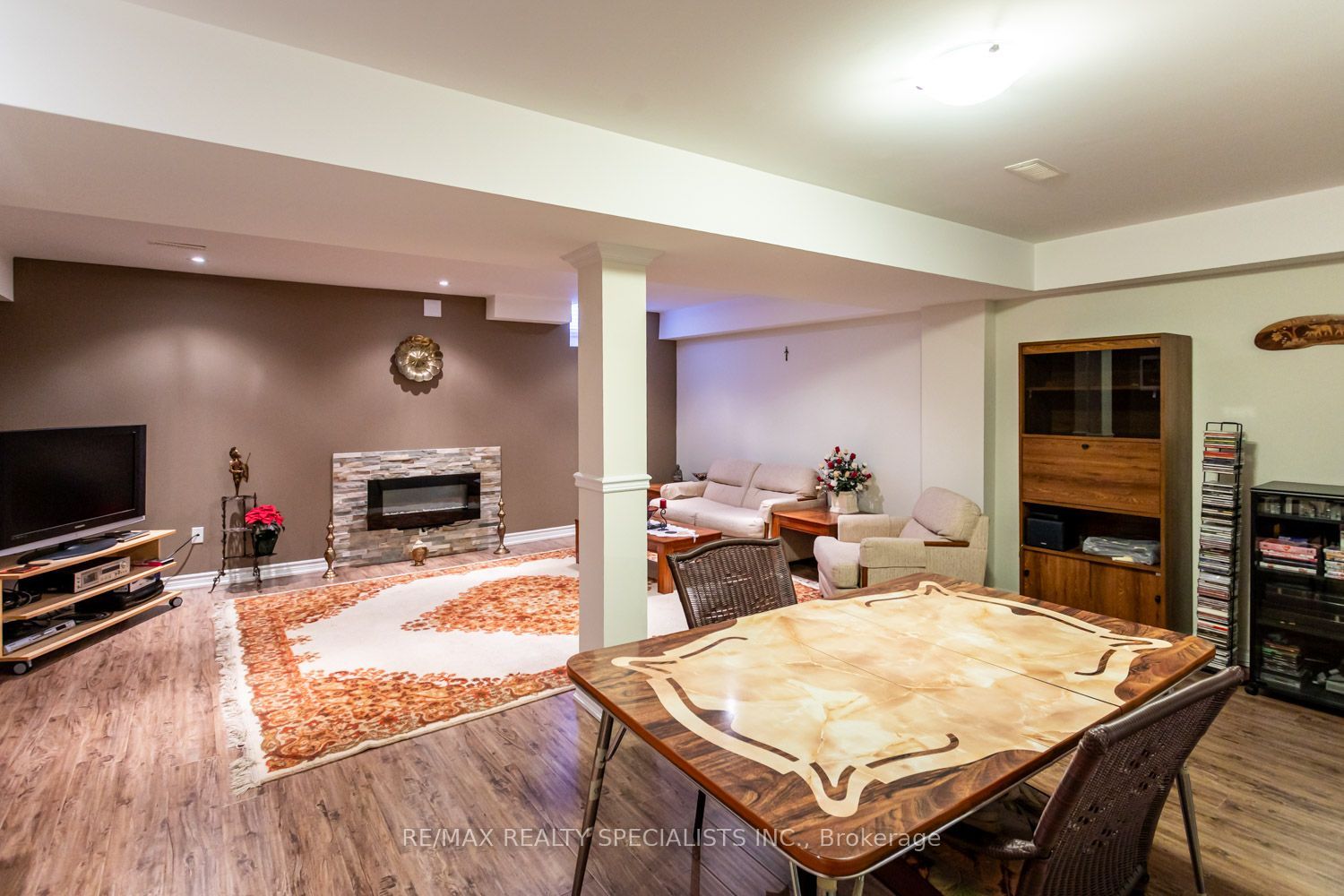 3428 Stoney Crescent