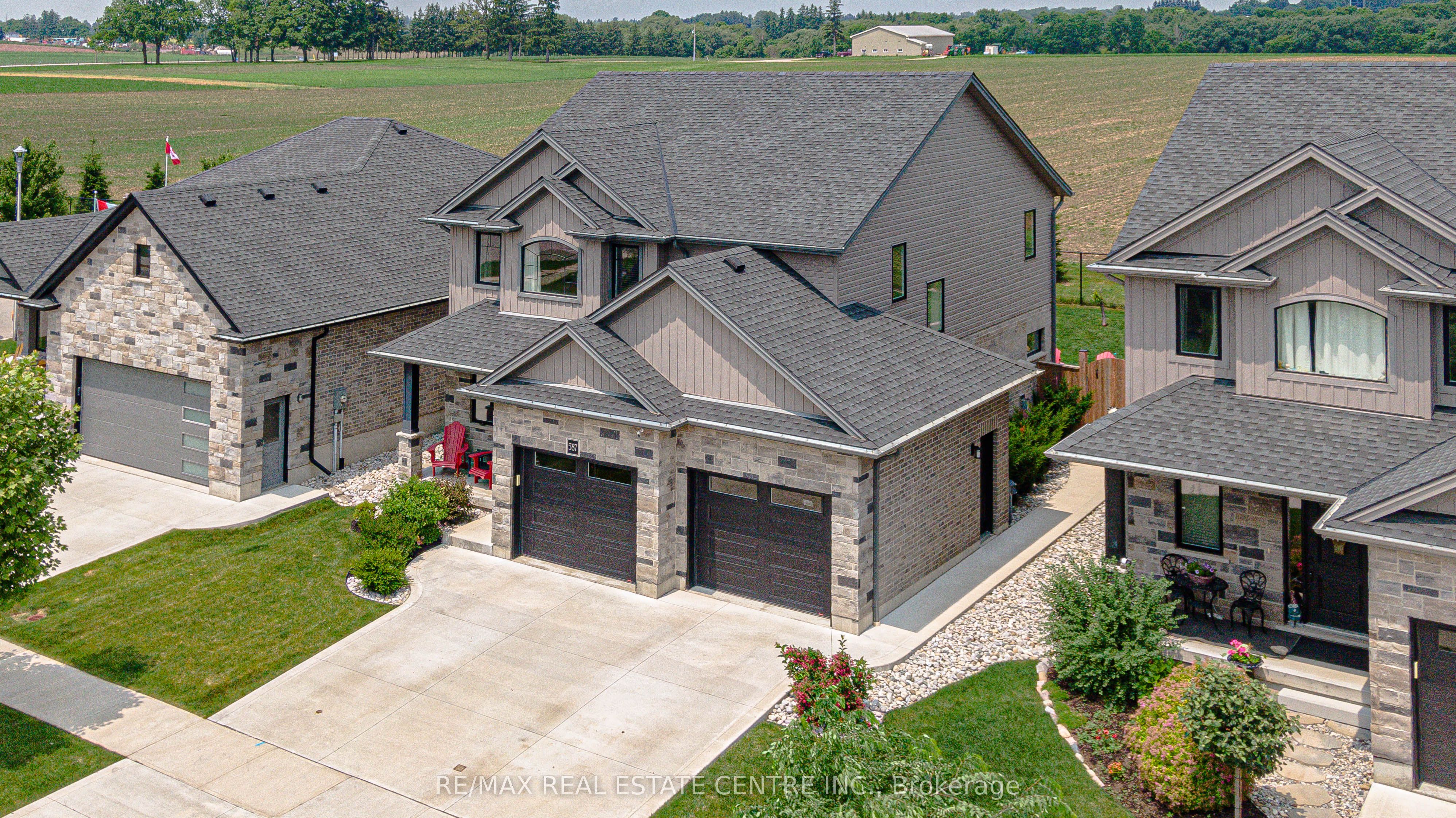 587 Hawthorne Place