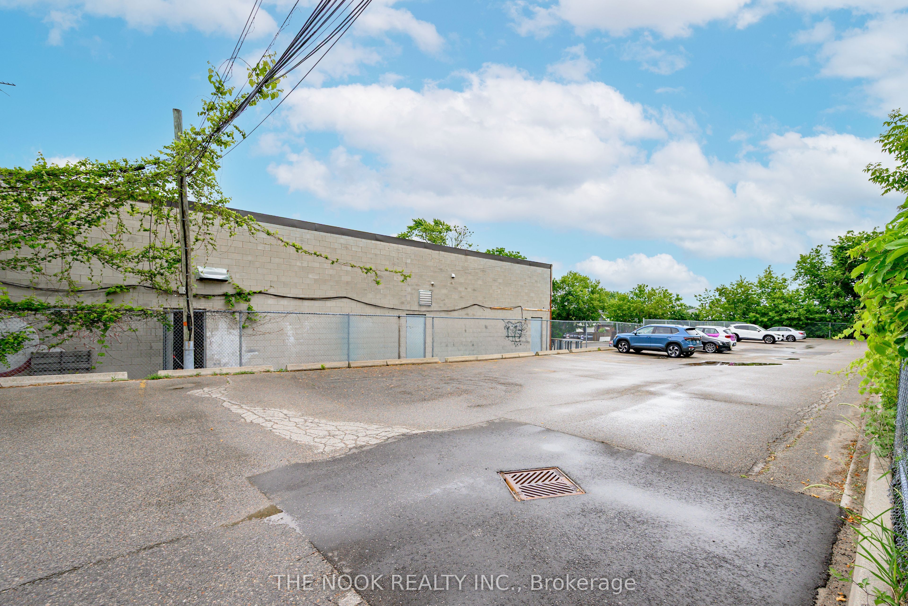 337 King Street W 2B