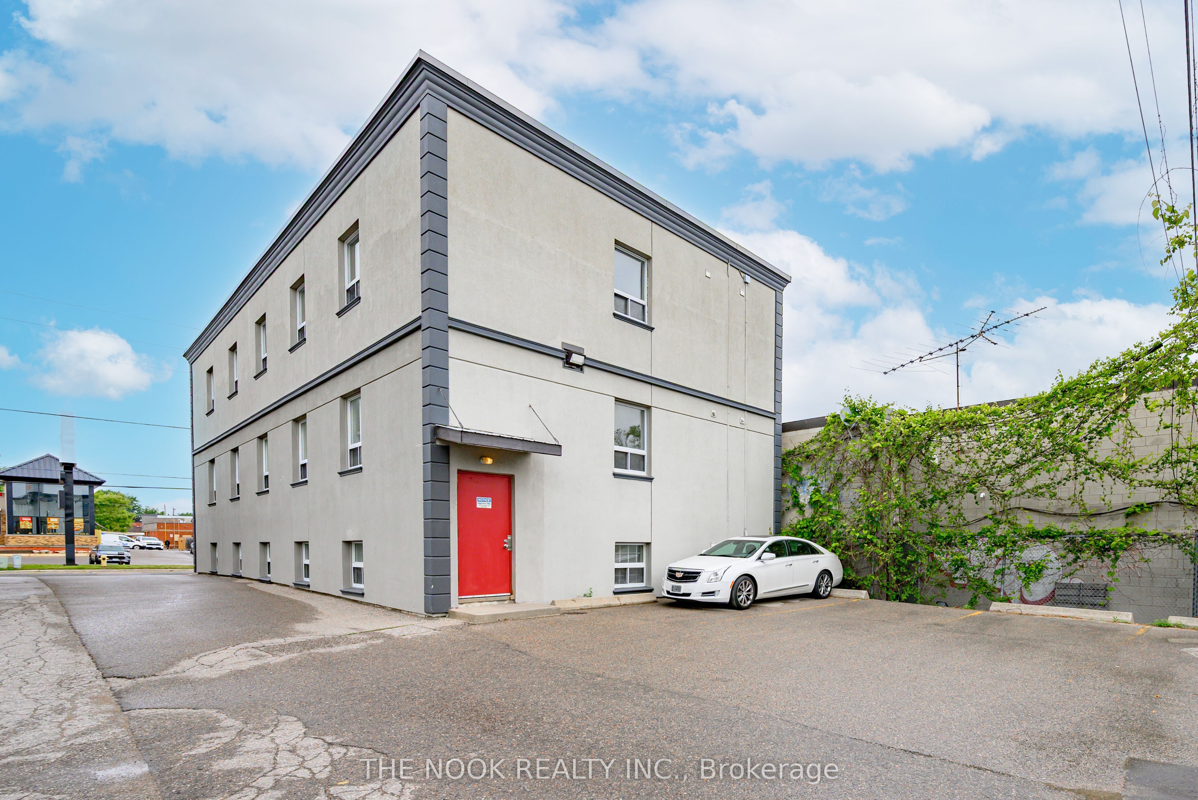 337 King Street W 2B