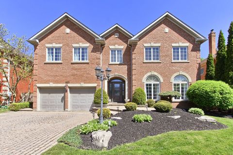 953 Damascus Court Newmarket ON L3X 1L2