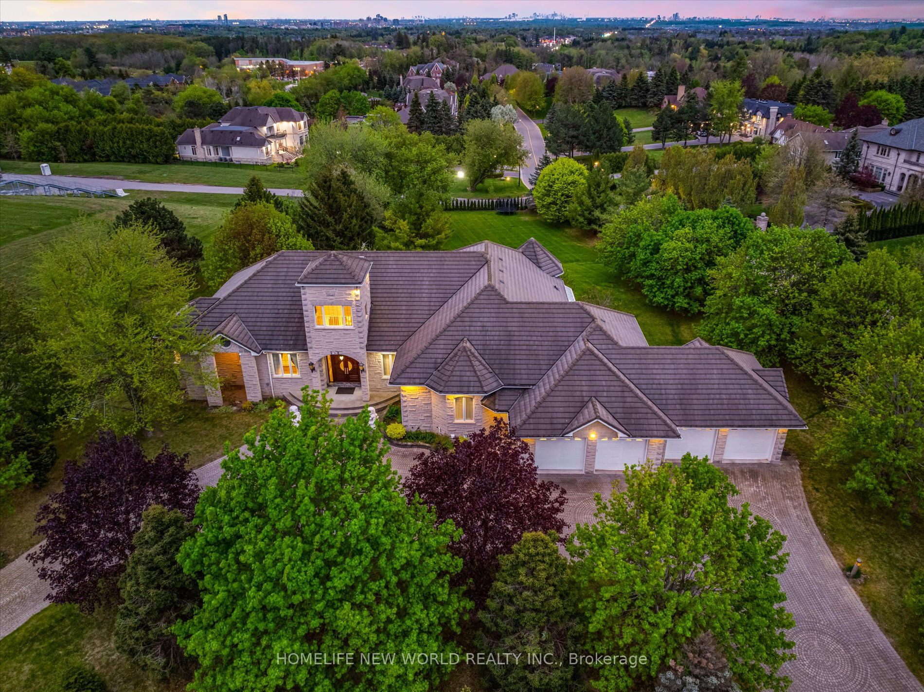 760 Woodland Acres Crescent