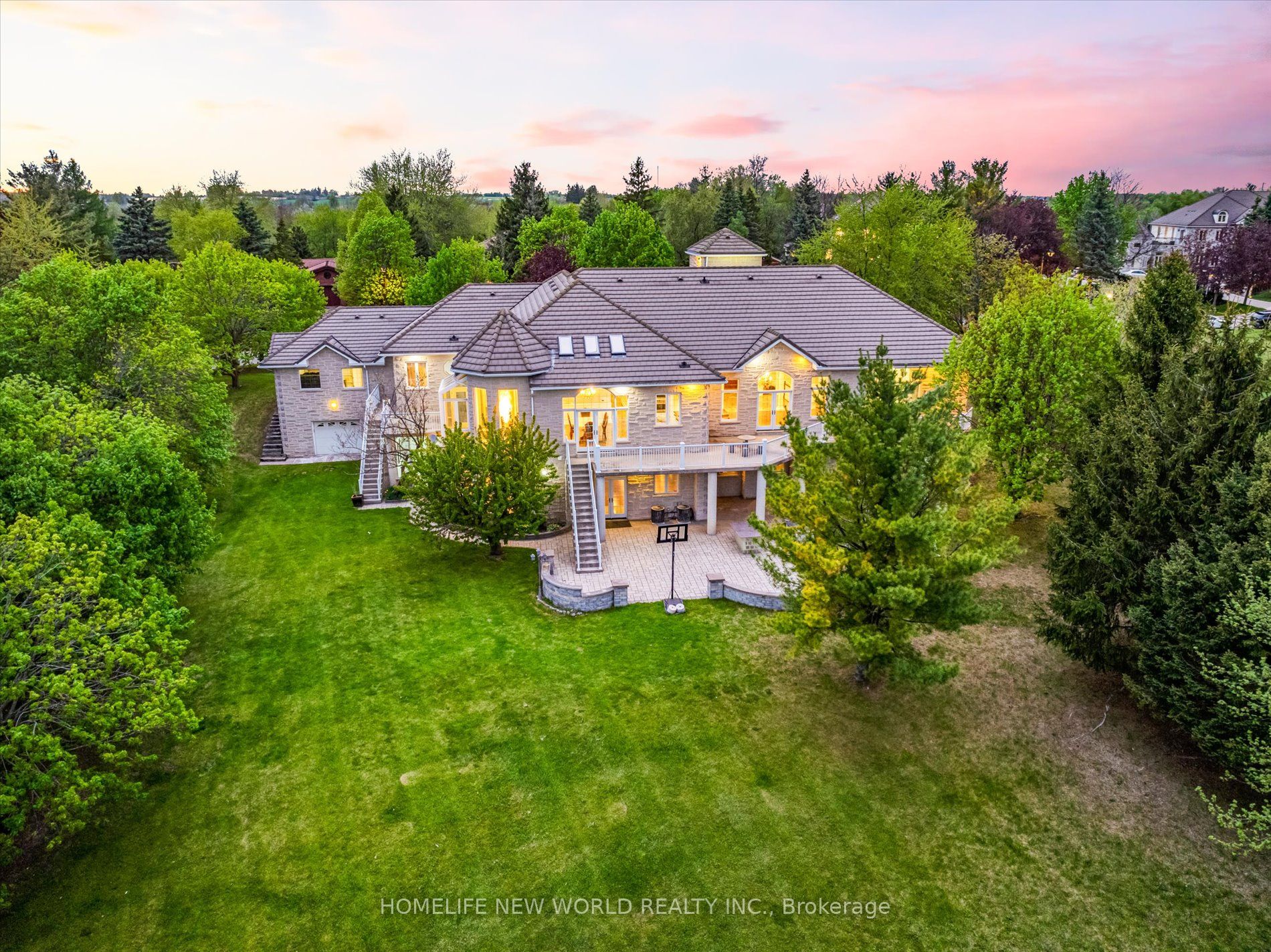 760 Woodland Acres Crescent