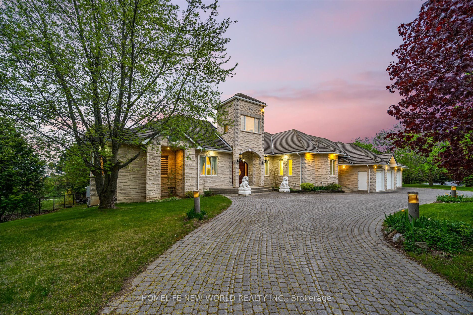 760 Woodland Acres Crescent