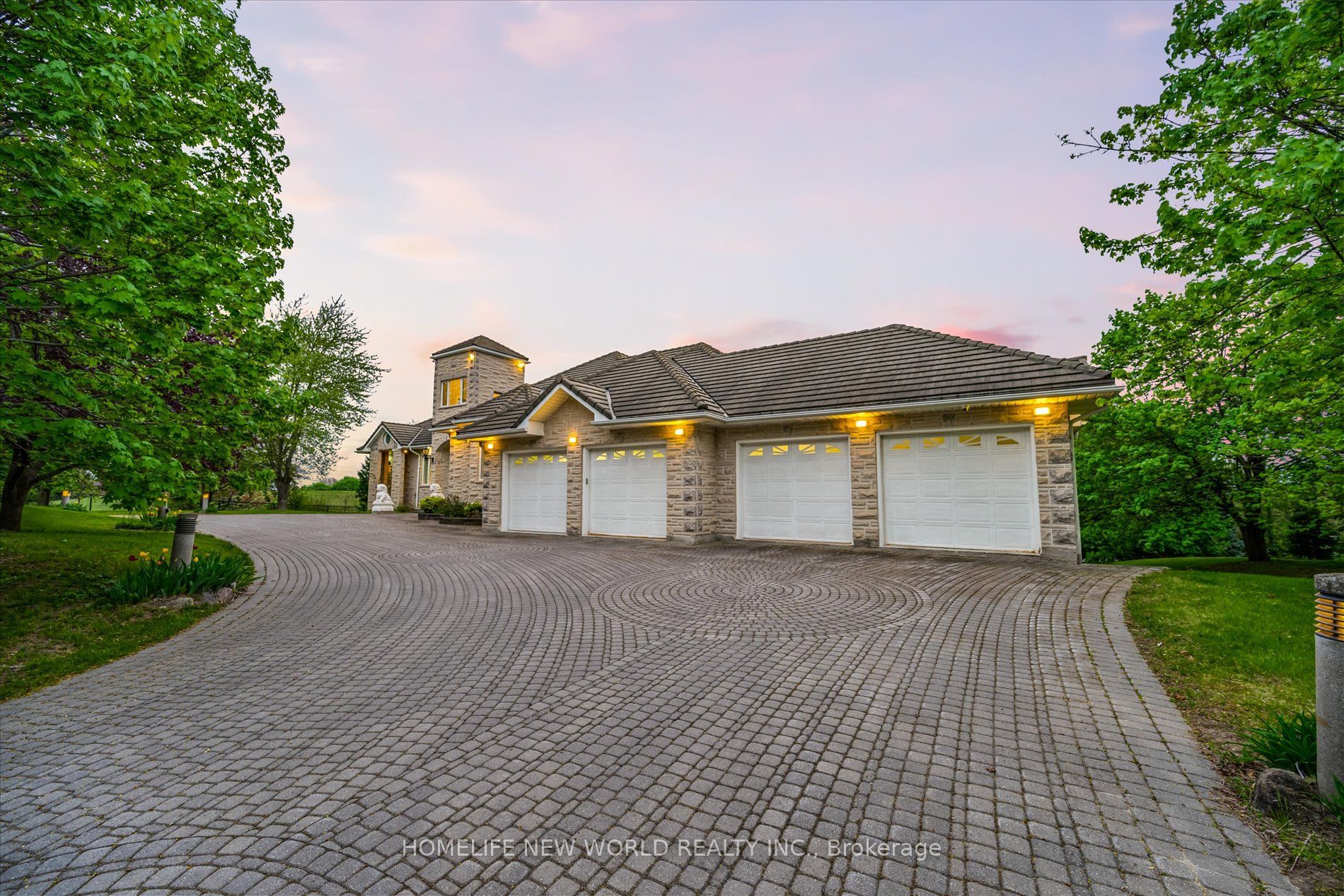 760 Woodland Acres Crescent