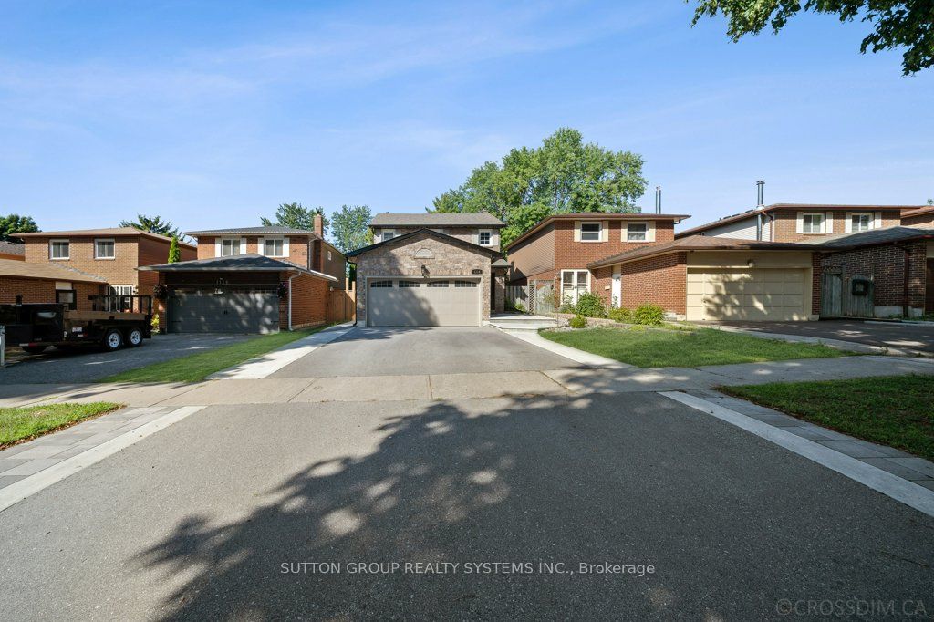 1114 Cedarcroft Crescent