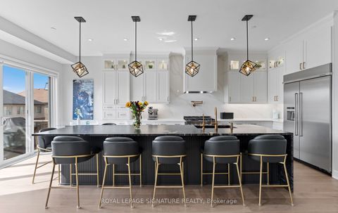 29 Sikura Circle Aurora ON L4G 3Y8