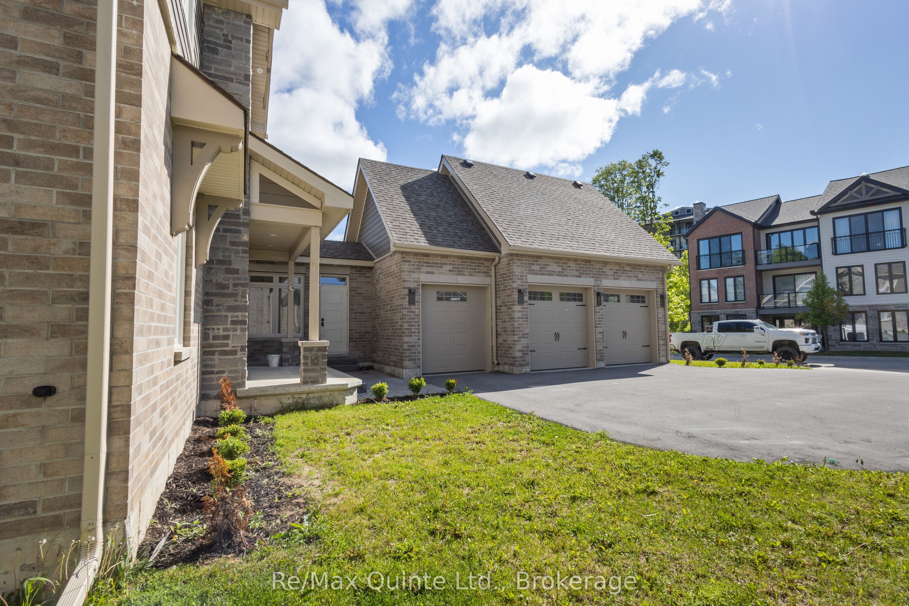 125 Villeneuve Drive