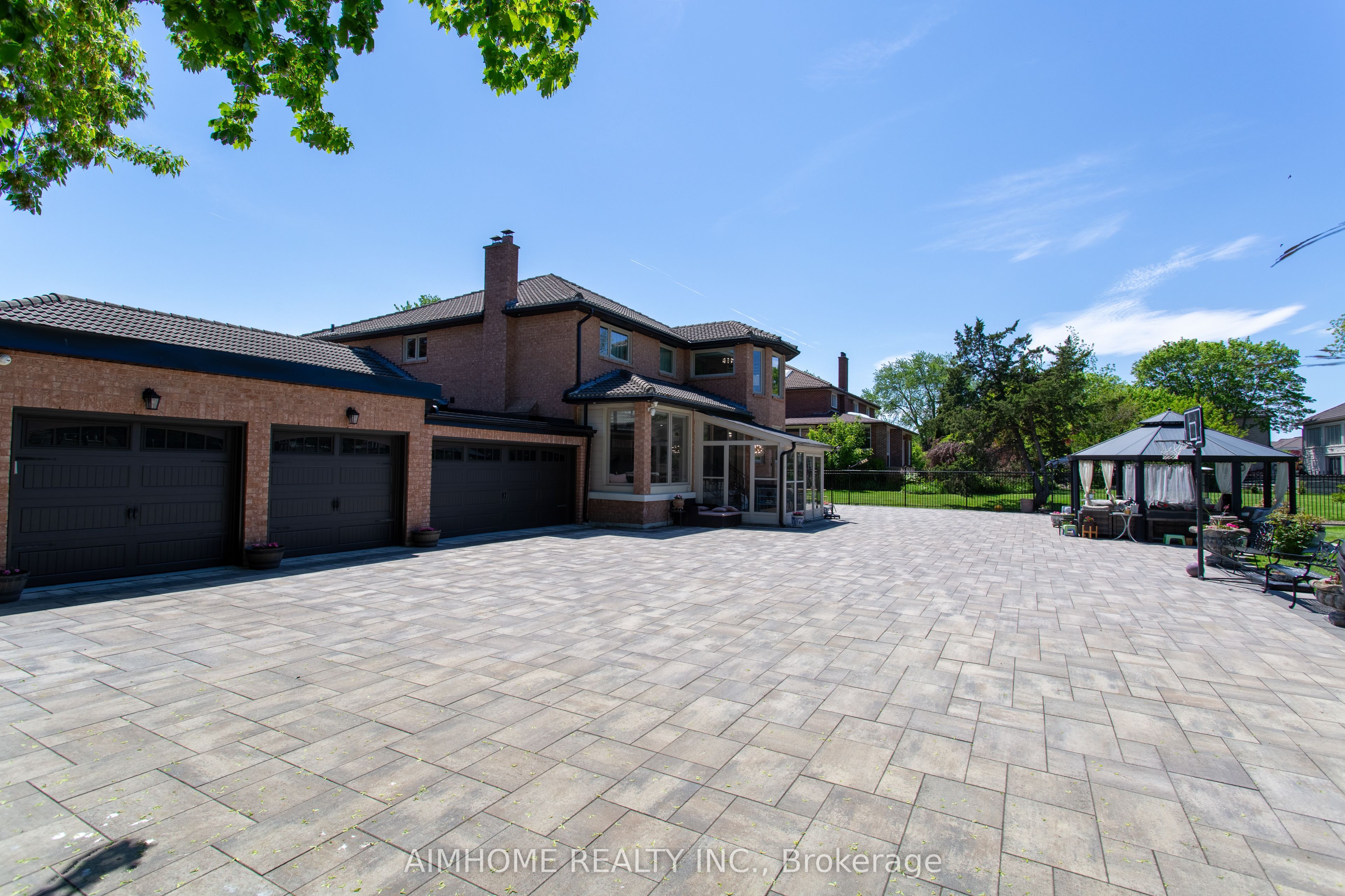 42 Lee Avenue