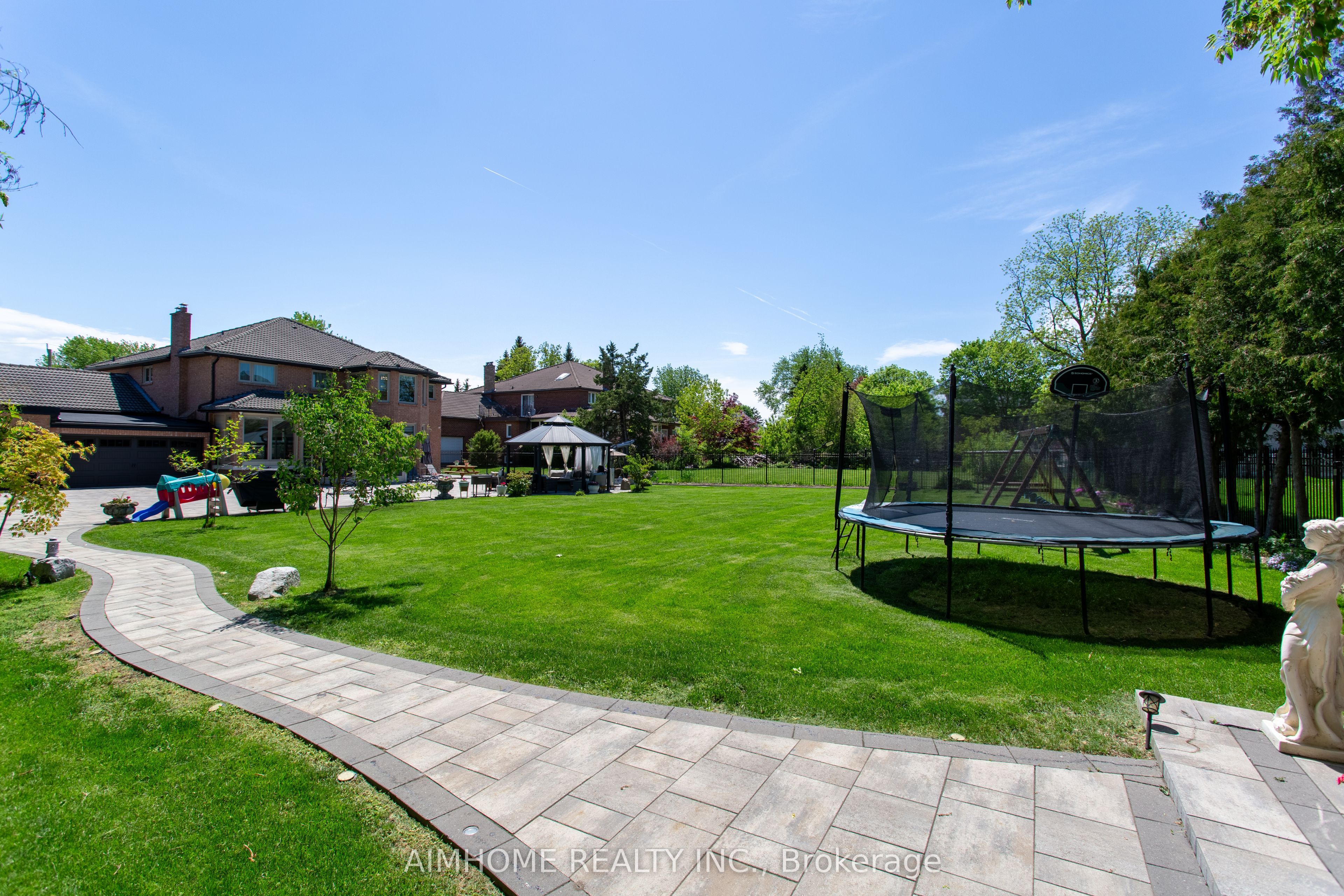 42 Lee Avenue