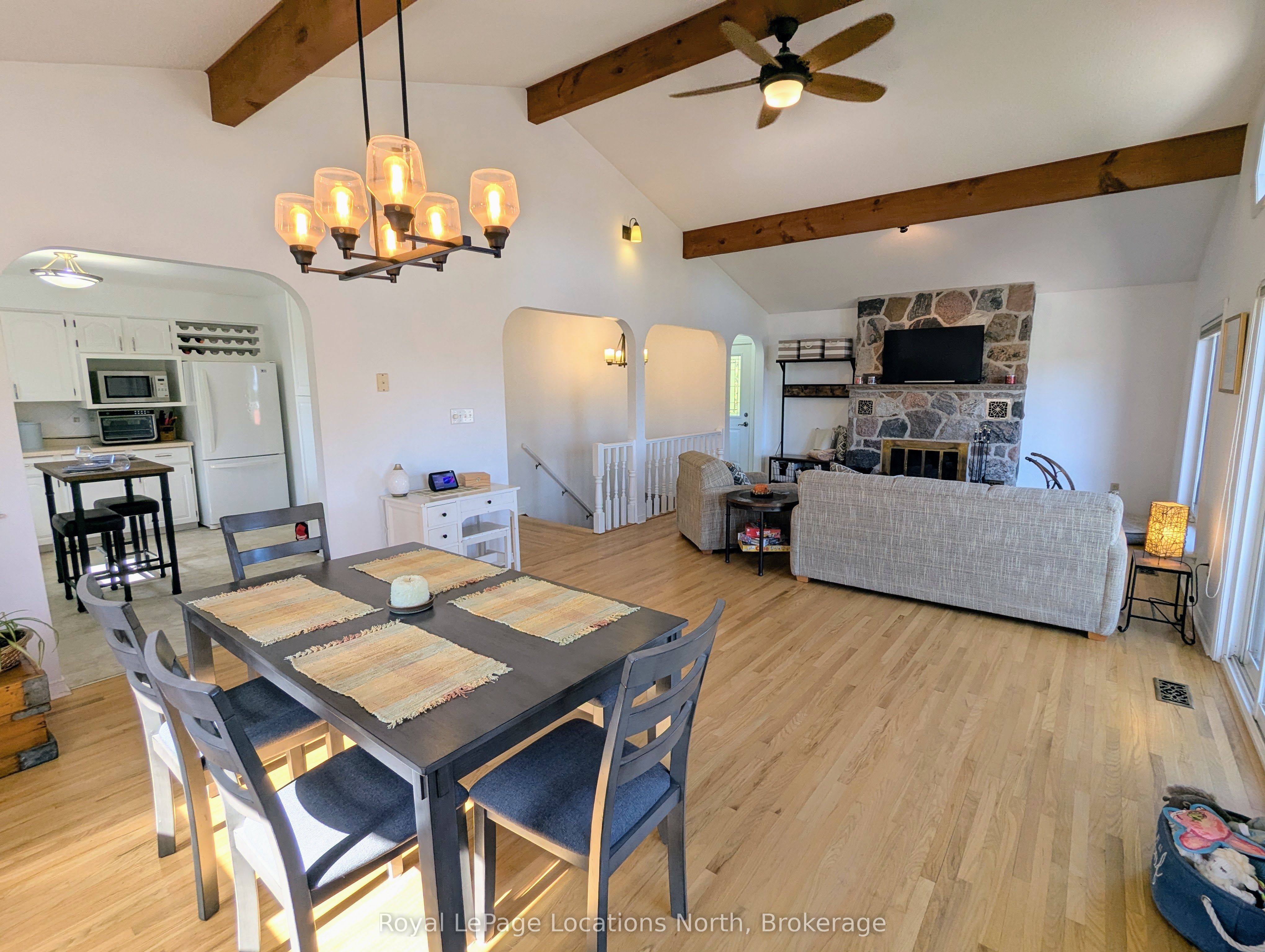 306 Lakeshore Road N