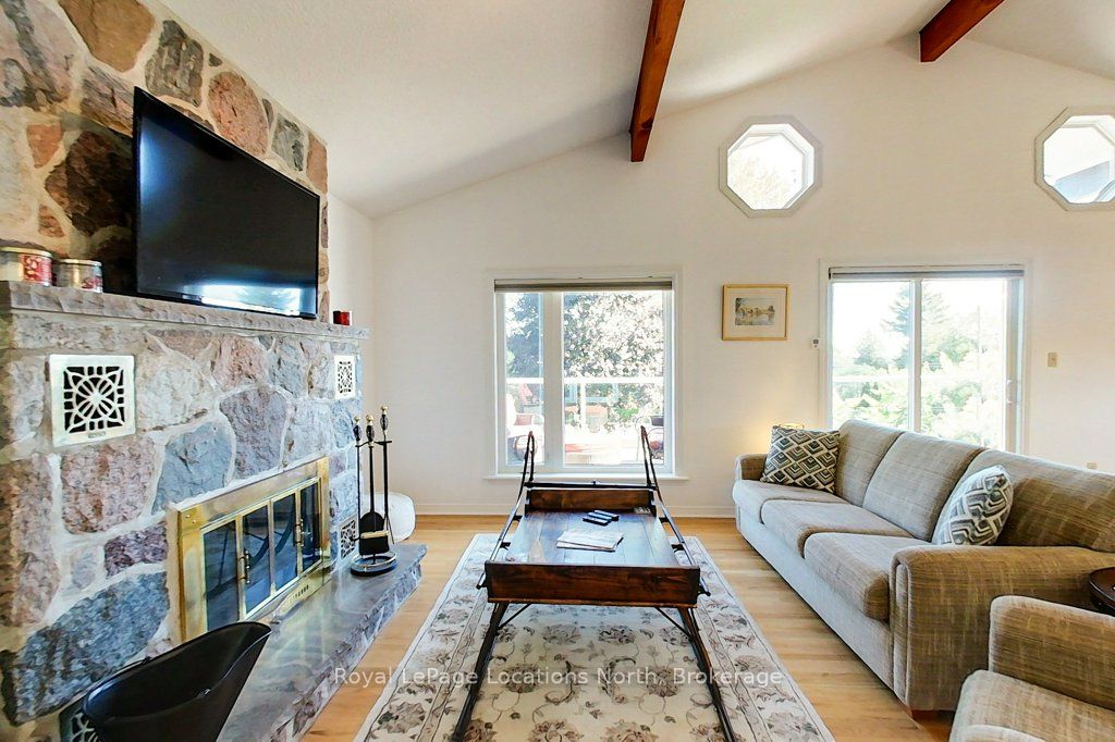 306 Lakeshore Road N