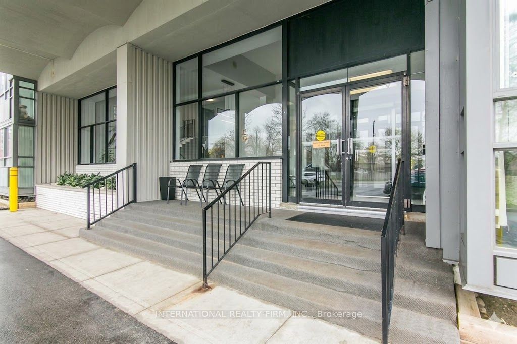 24 Midland Drive 401