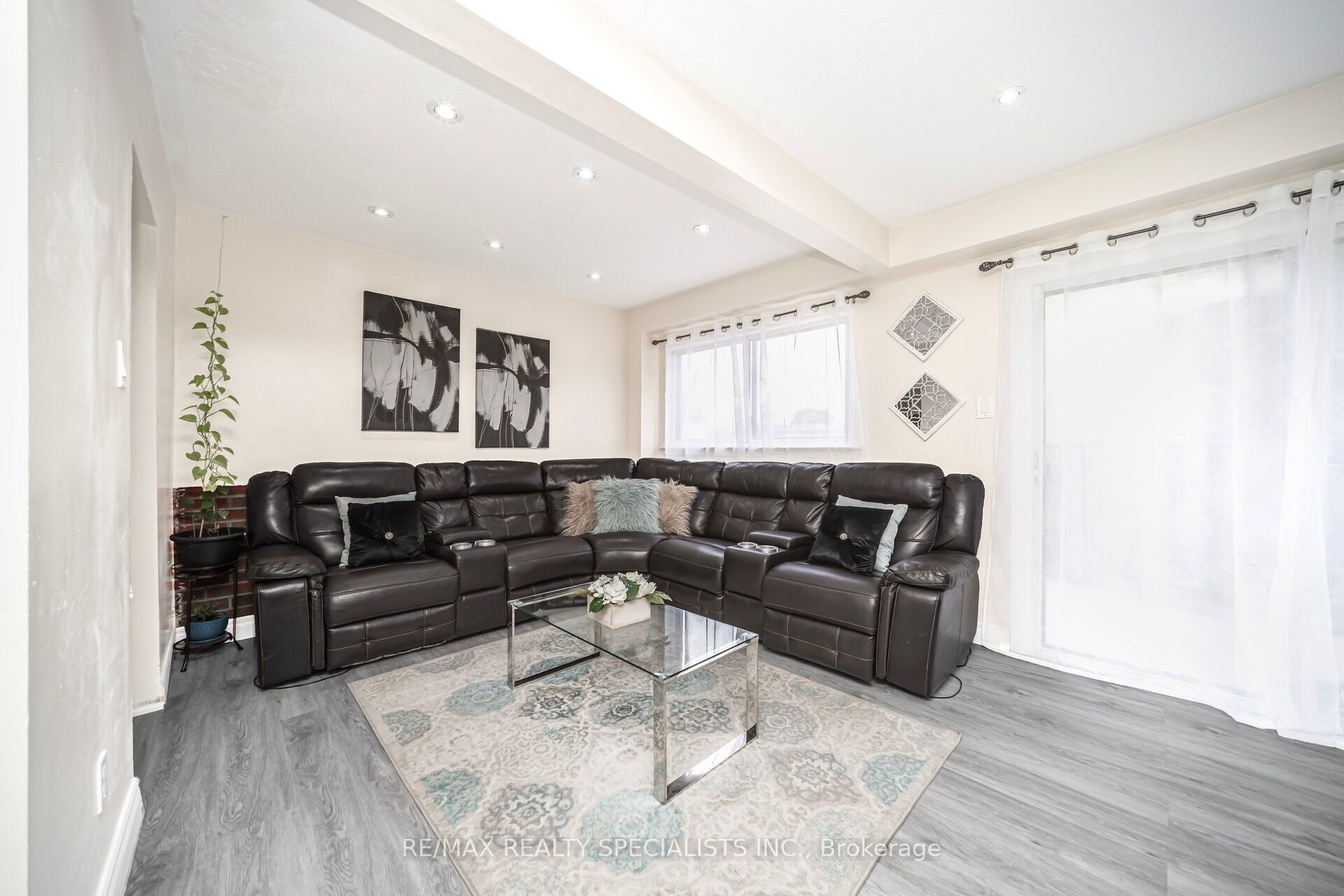144 Fleetwood Crescent