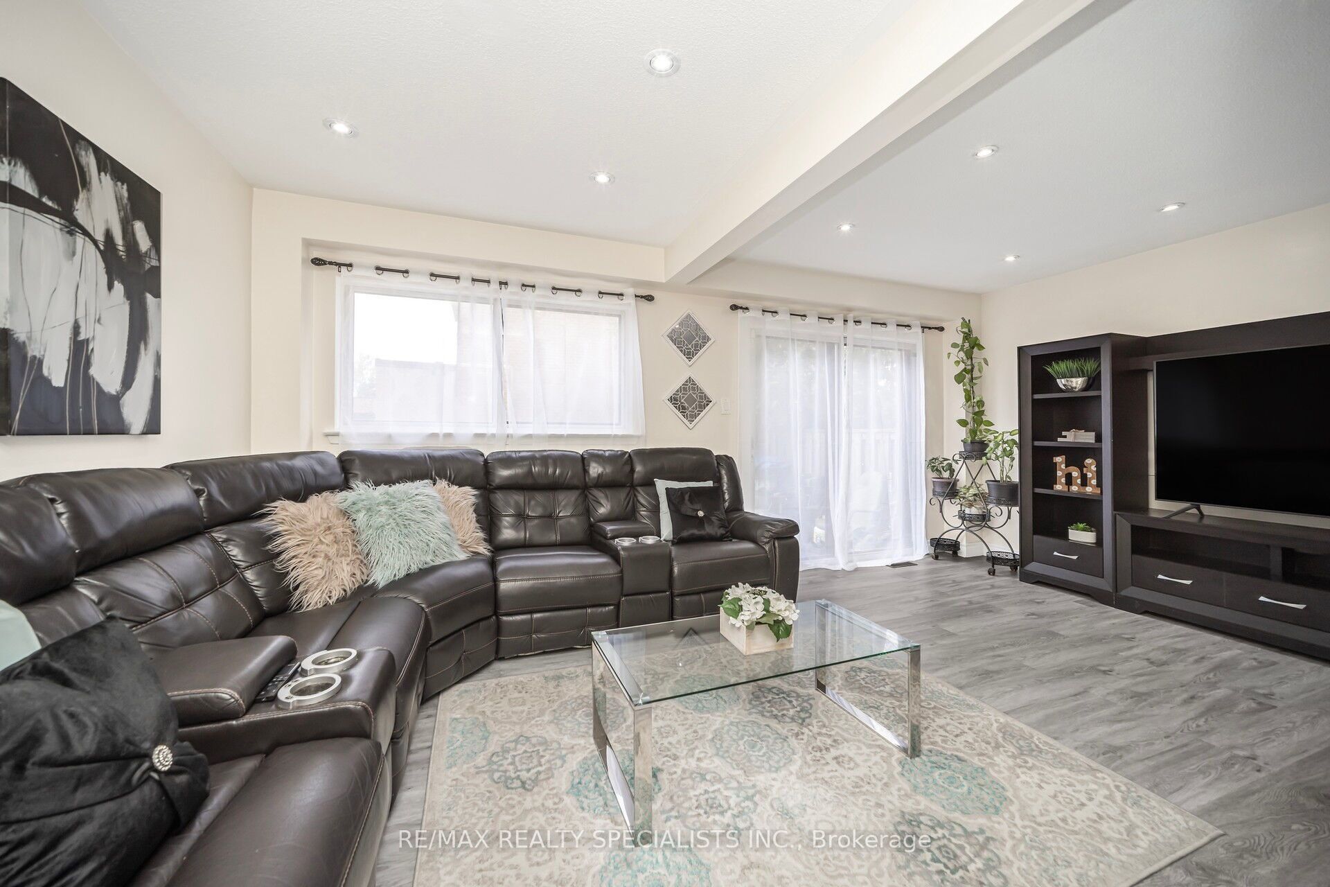 144 Fleetwood Crescent
