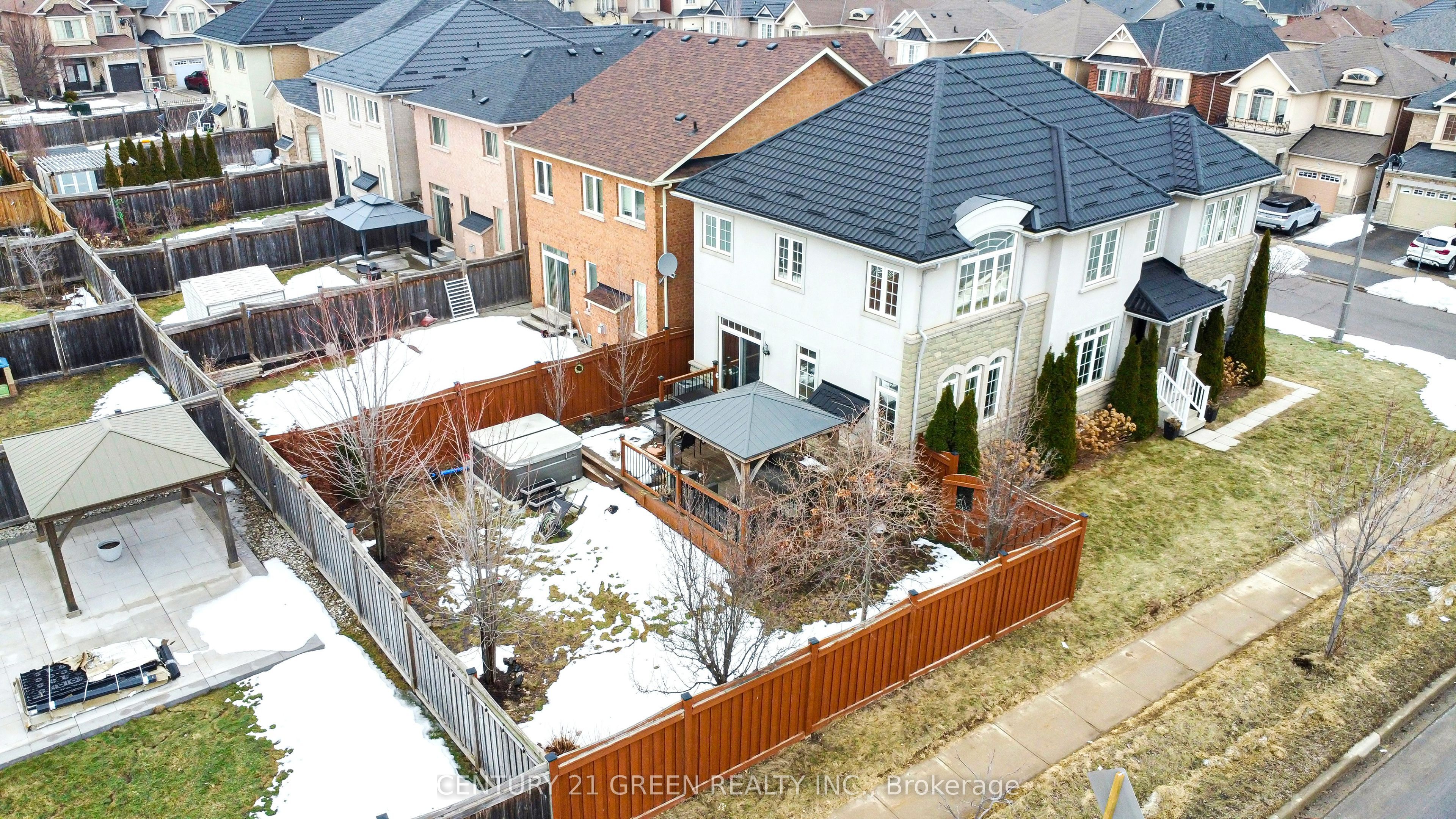 2561 Grand Oak Trail