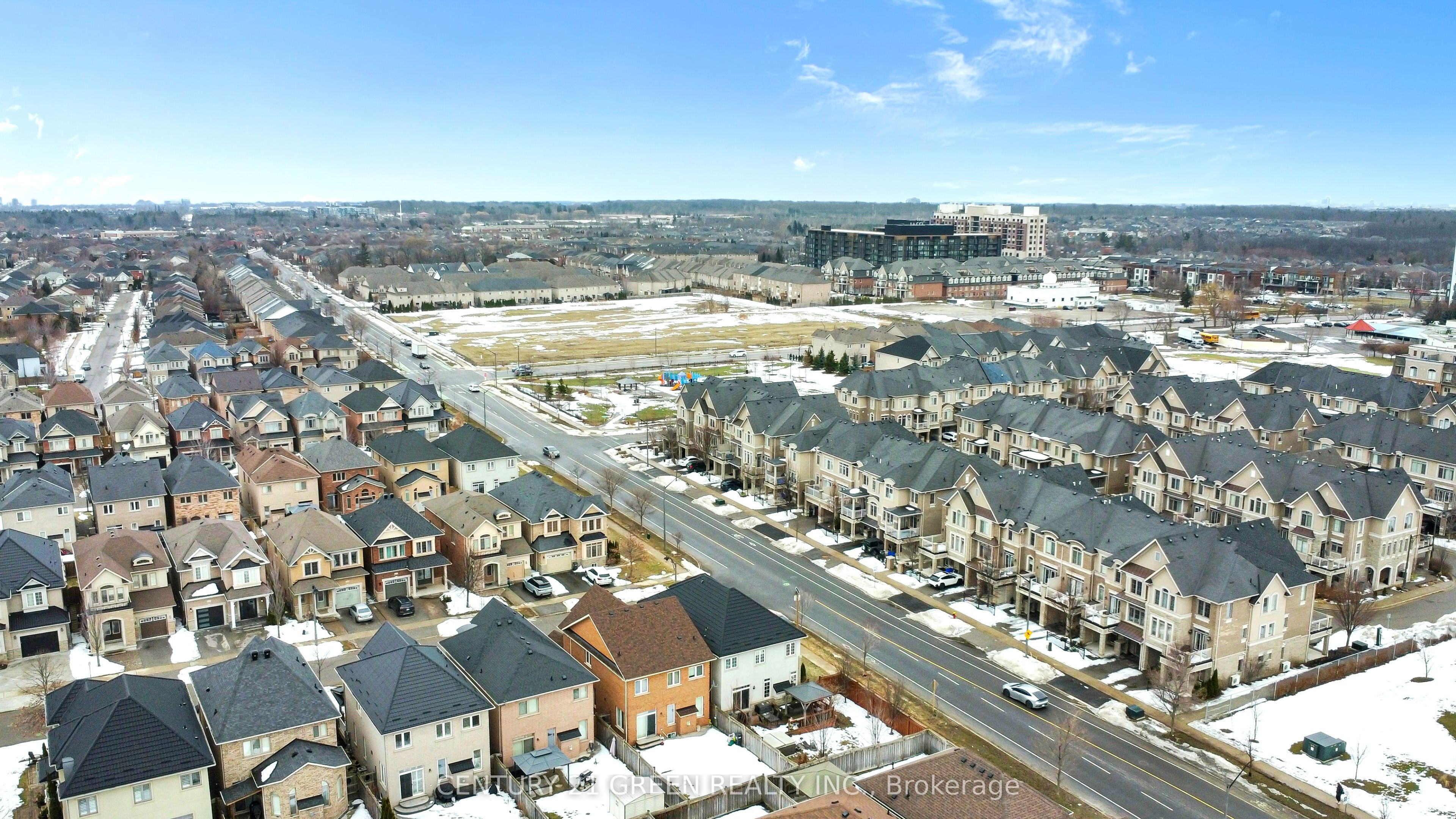 2561 Grand Oak Trail