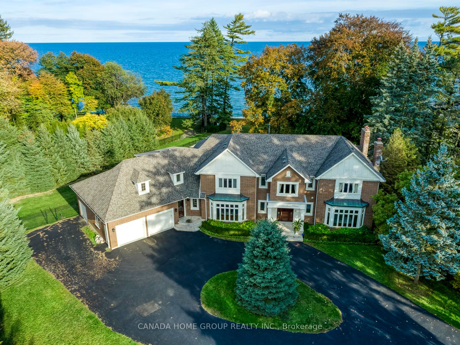 21 Ennisclare Drive E