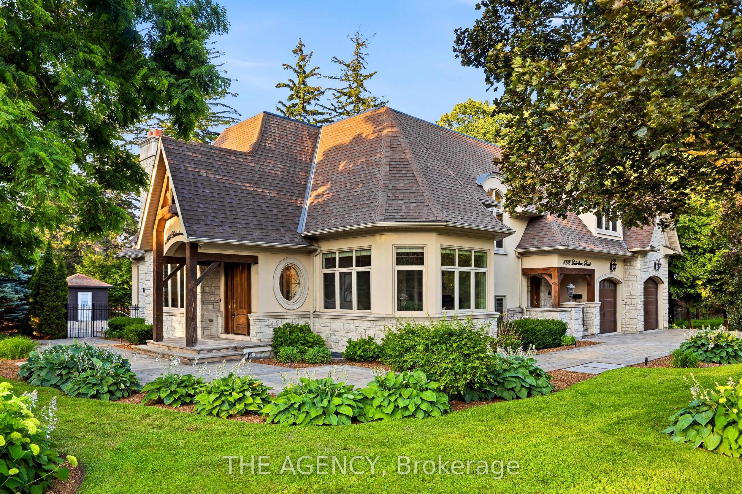 1098 Lakeshore Road W