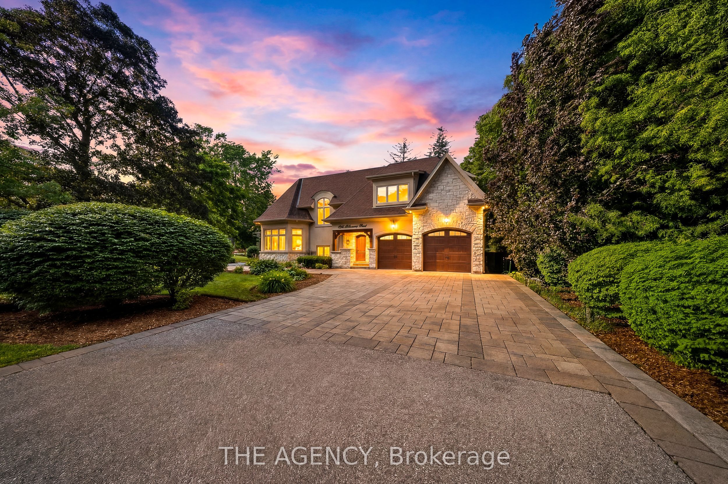 1098 Lakeshore Road W