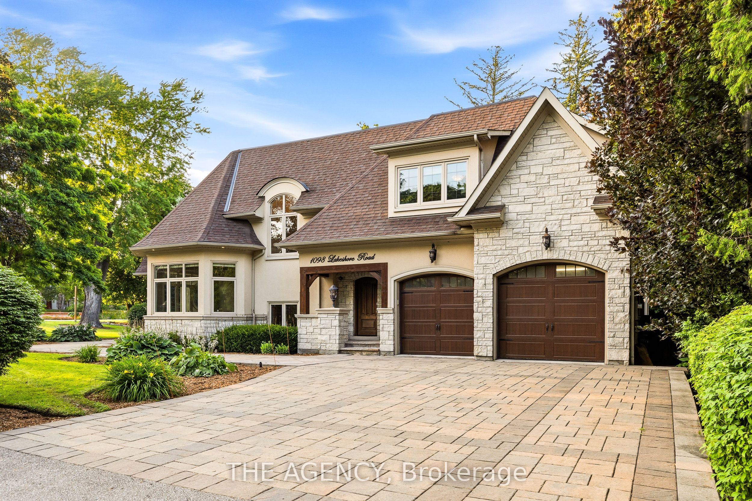 1098 Lakeshore Road W