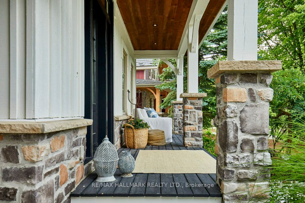 136 Snowbridge Way