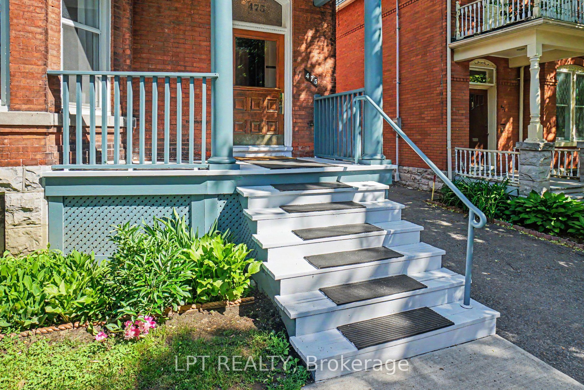 475 MacLaren Street