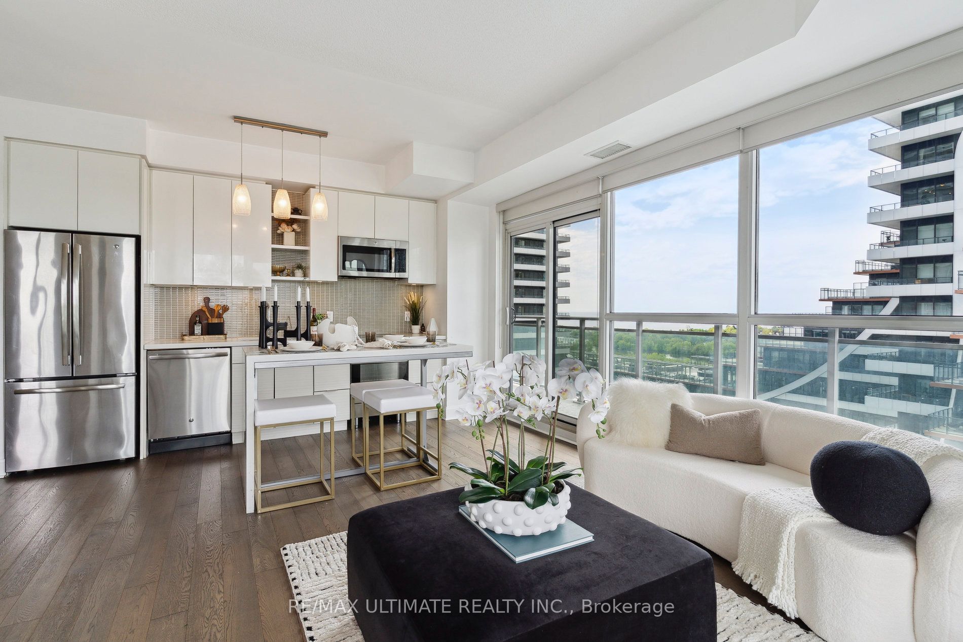 33 Shore Breeze Drive 1003