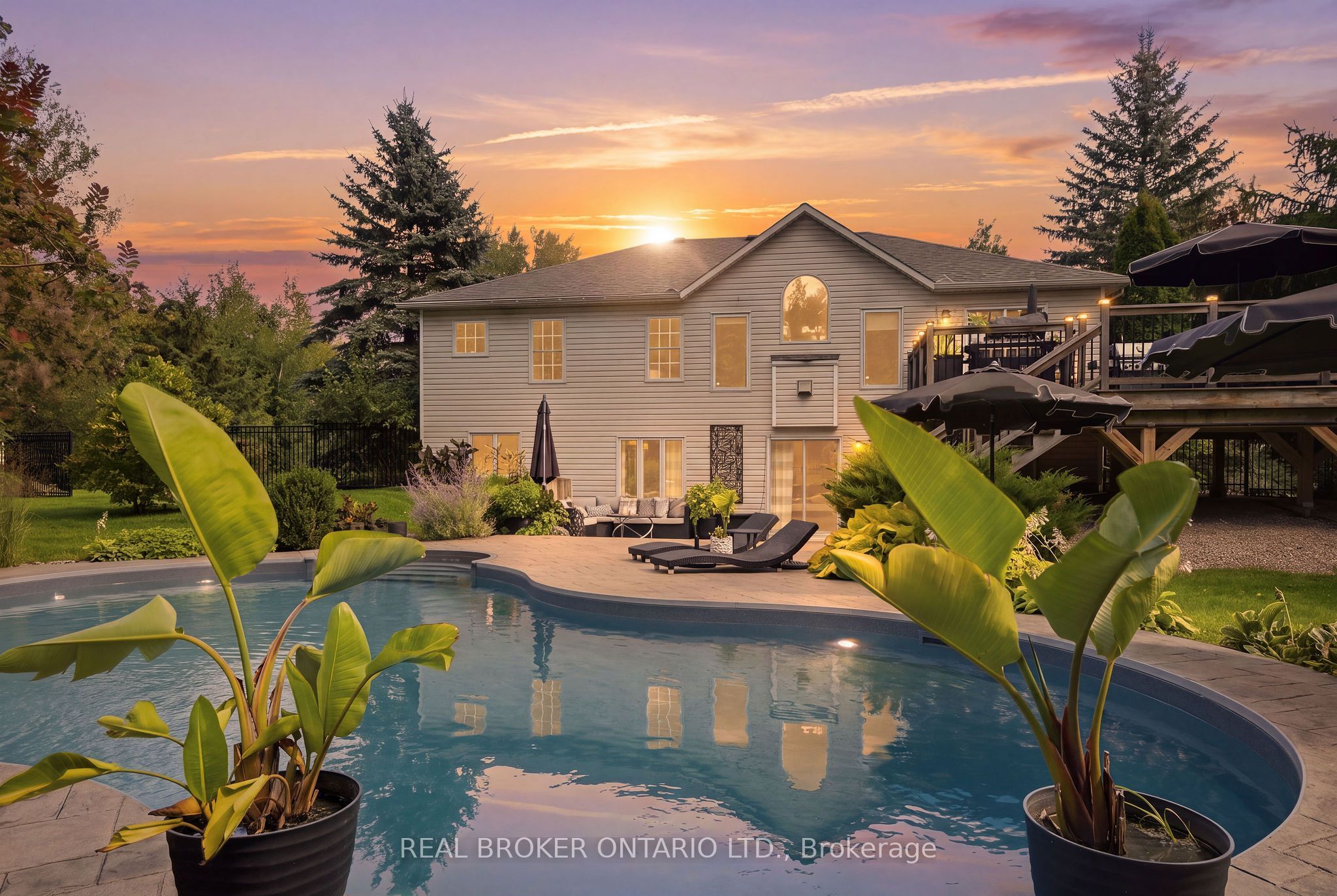 8 Sawgrass Circle