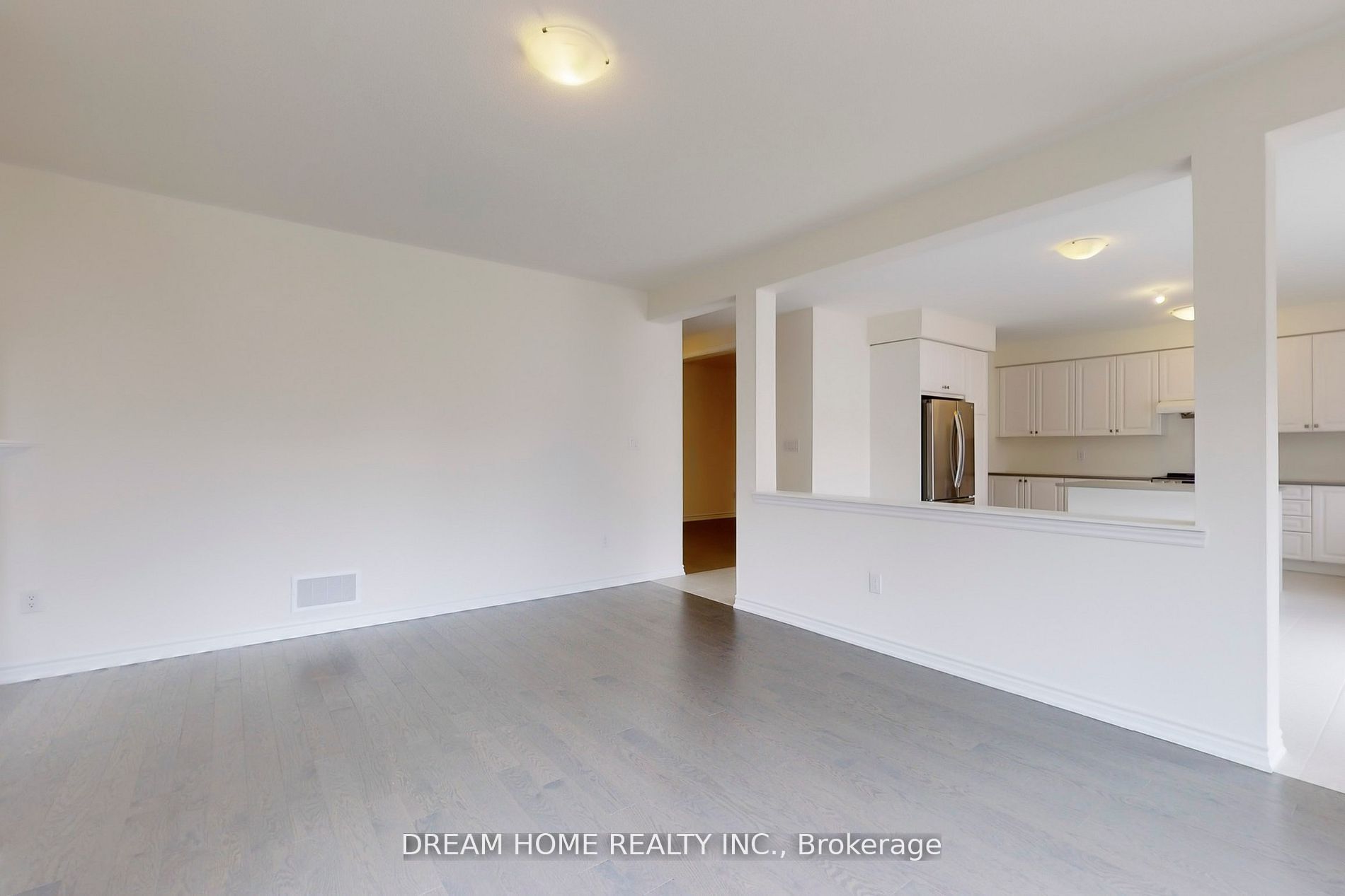 7 Charles White Court