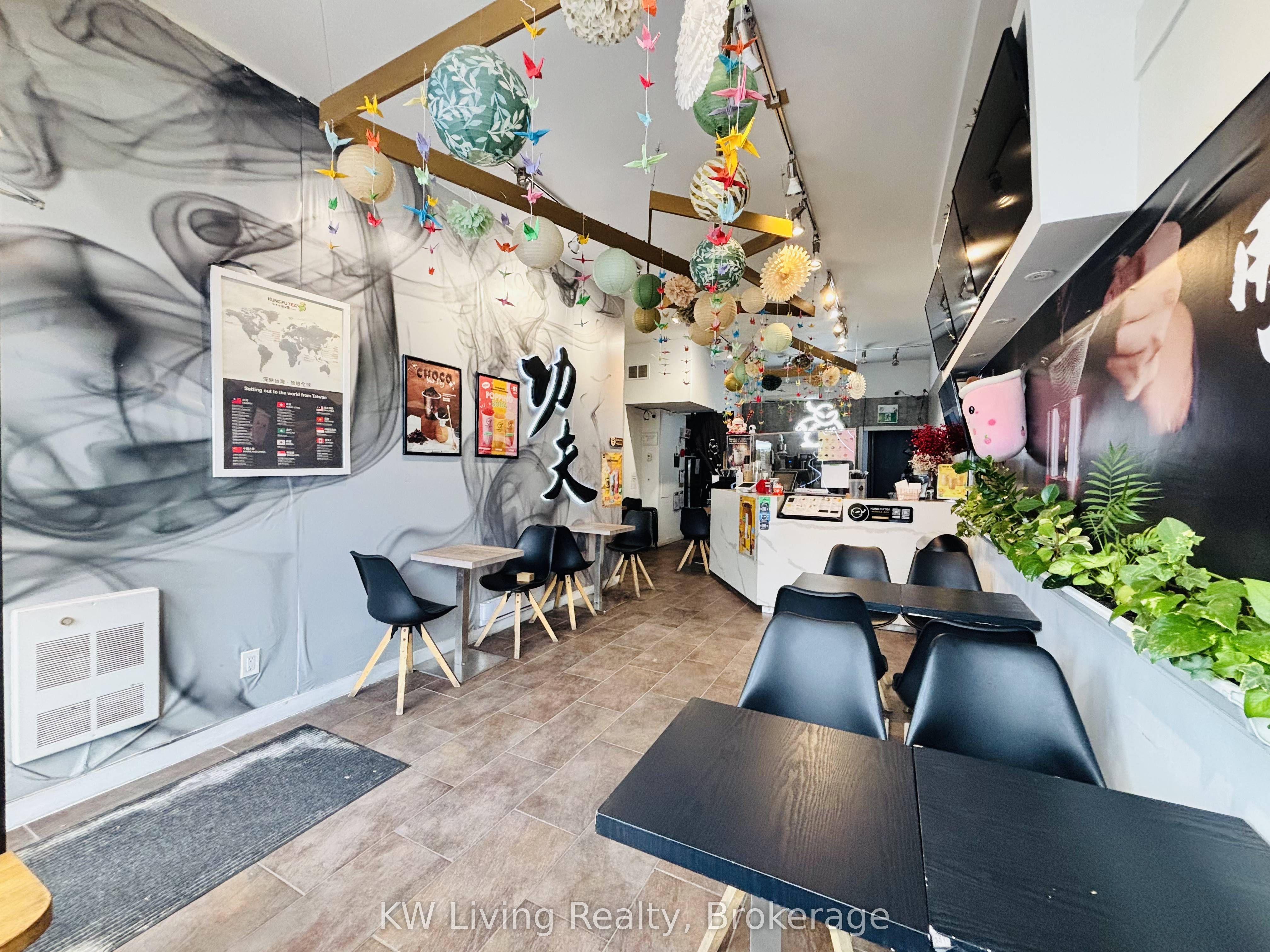 633 Bloor Street W