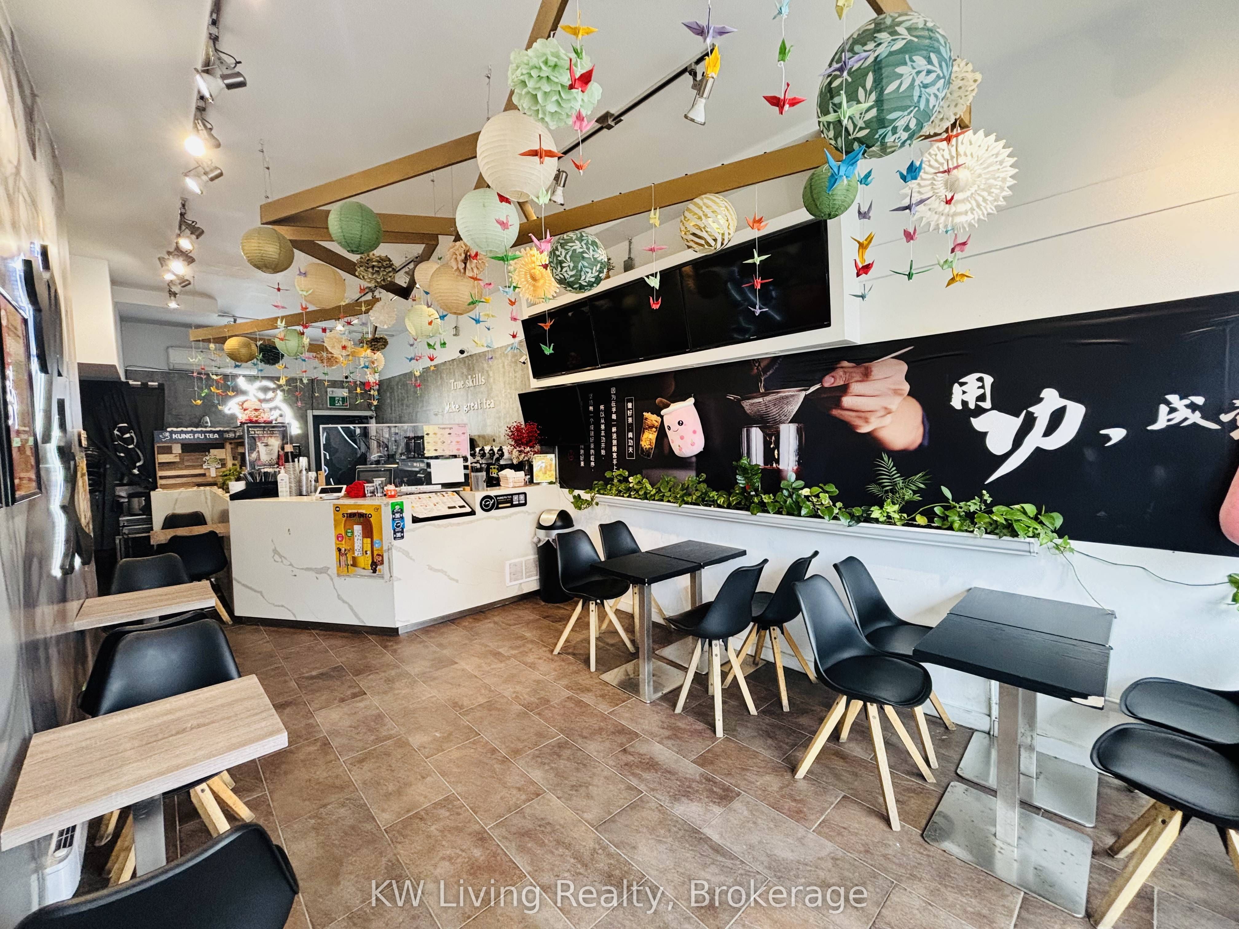 633 Bloor Street W